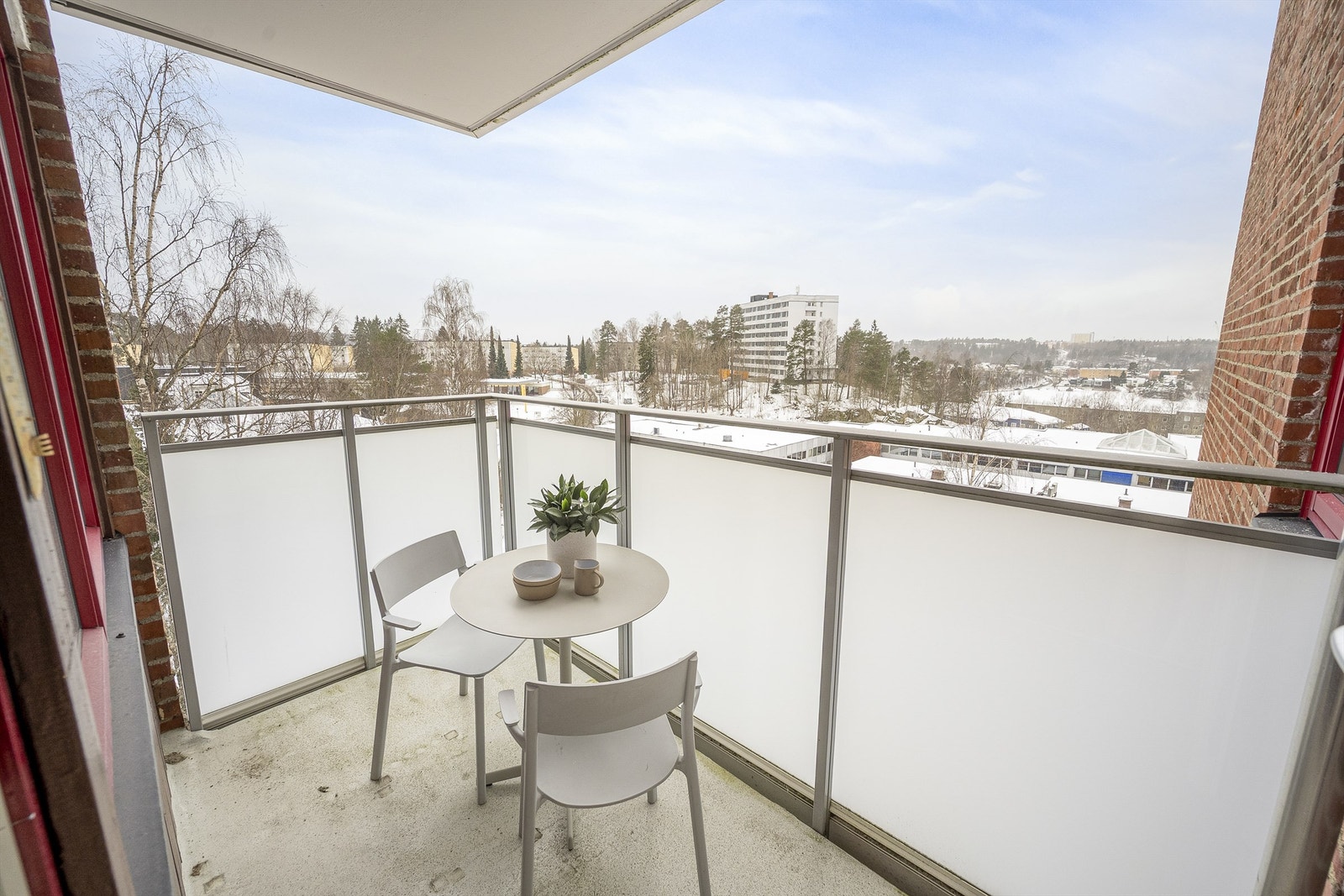 Vestvendt balkong m/sol fra ettermiddag til kveld. Galleribilde