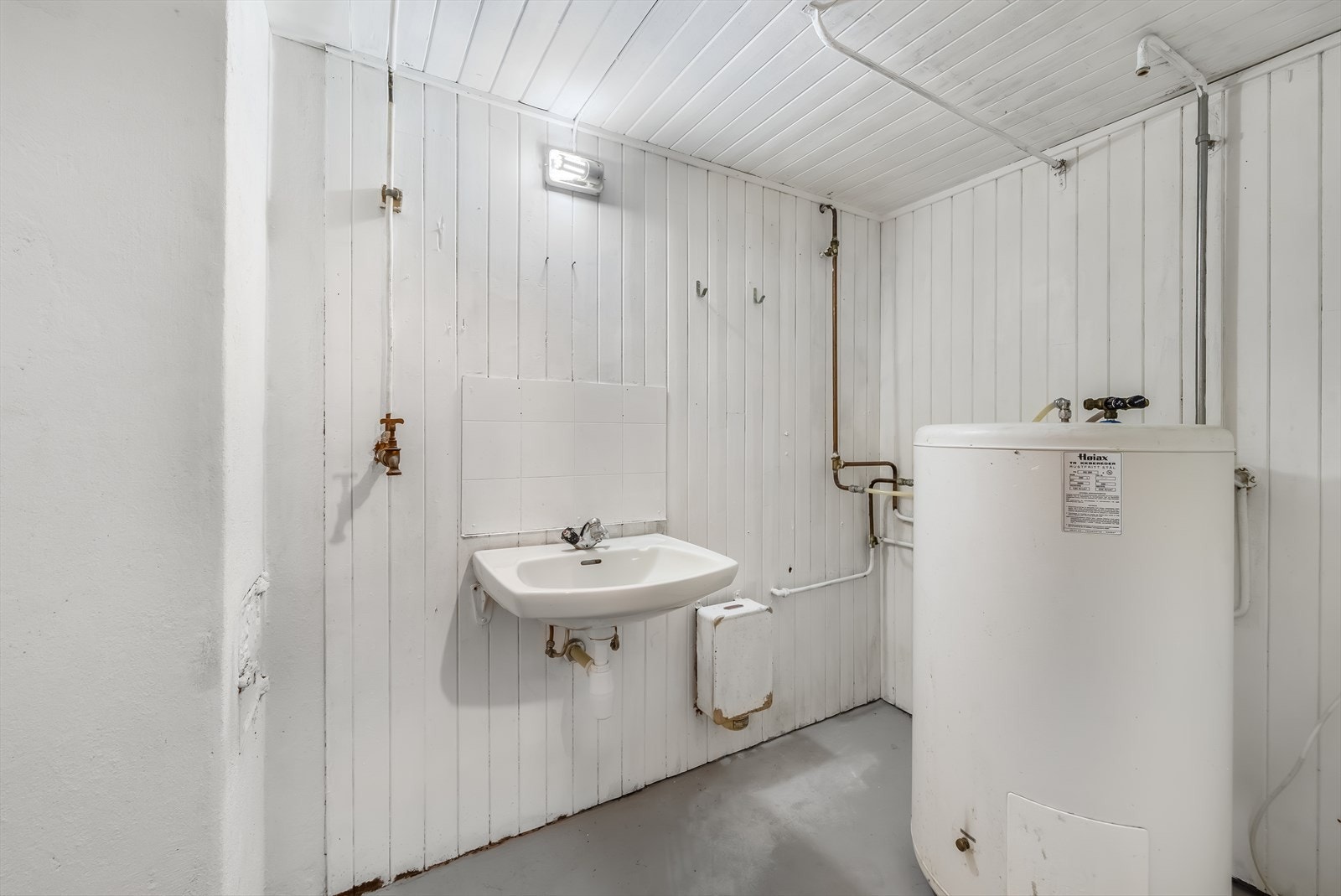 Eldre vaskerom i underetasjen Galleribilde