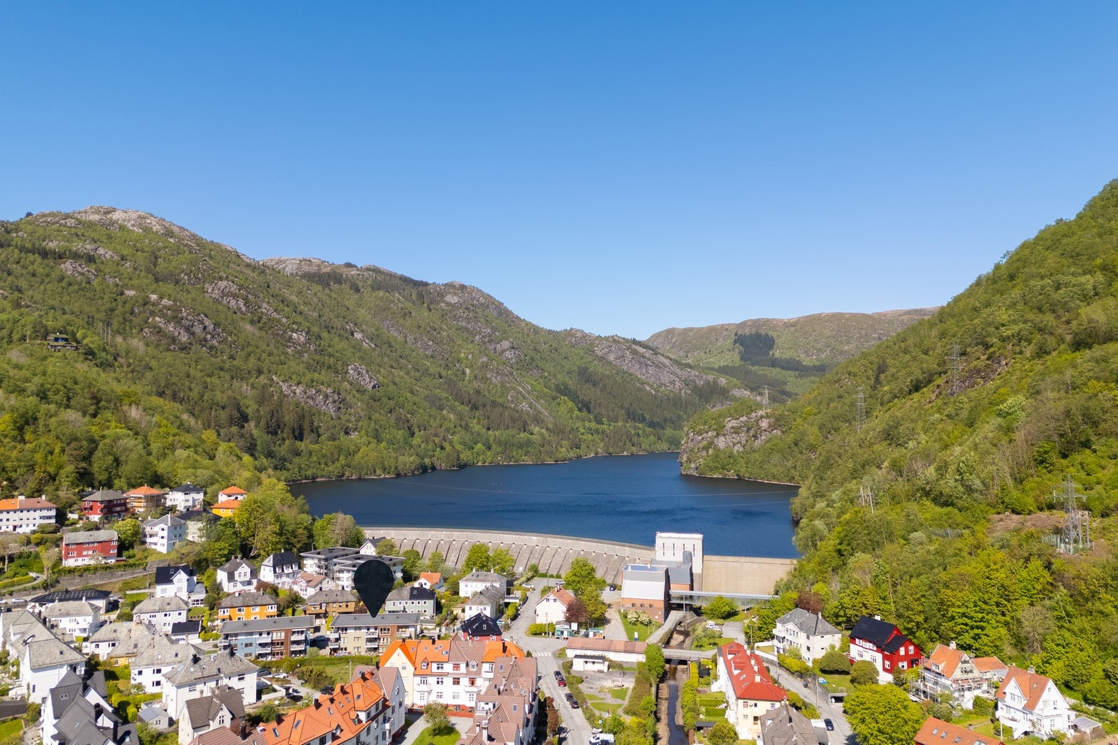 Svartediket er også like i nærheten, og her kan du fint få unnagjort en fin søndagstur. Svartediket er en kunstig innsjø som er en del av Bergens drikkevannsforsyning. Galleribilde