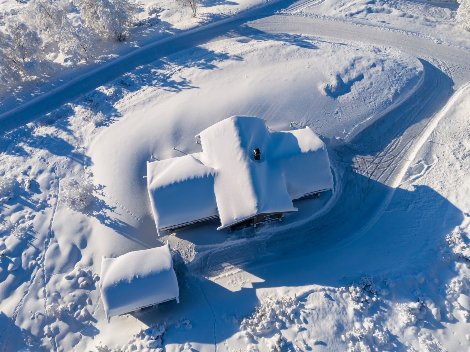 Plass til parkering utenfor hytten Galleribilde