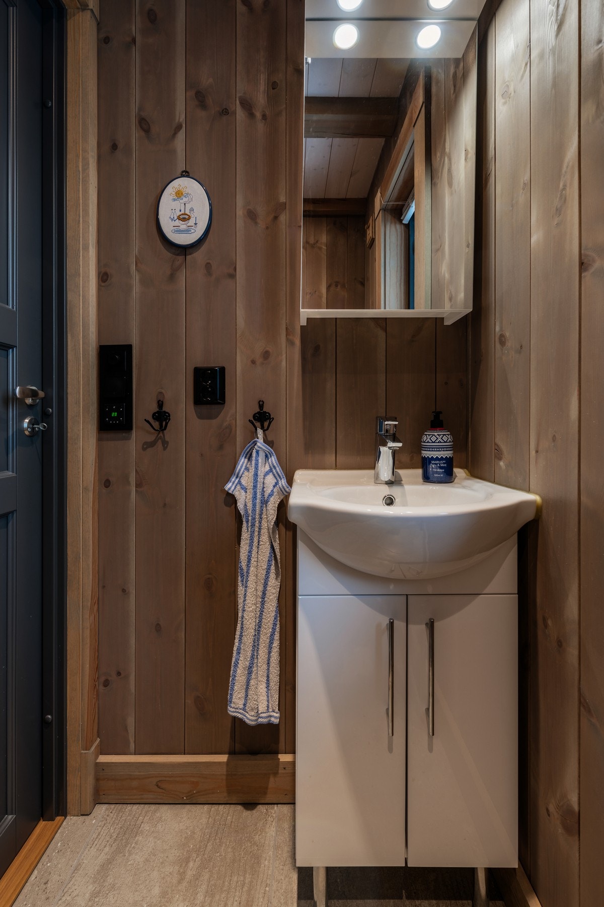 Hytten har også et toalettrom Galleribilde