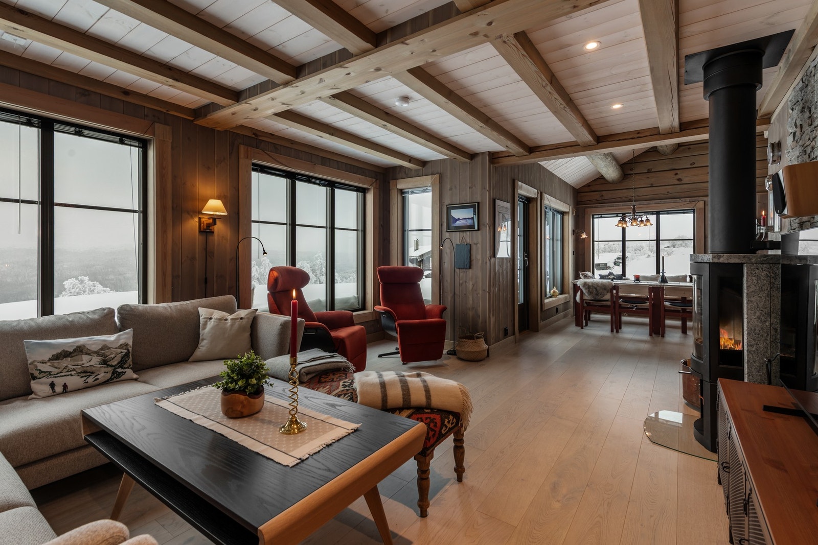 Peisen varmer godt på kalde vinterdager Galleribilde