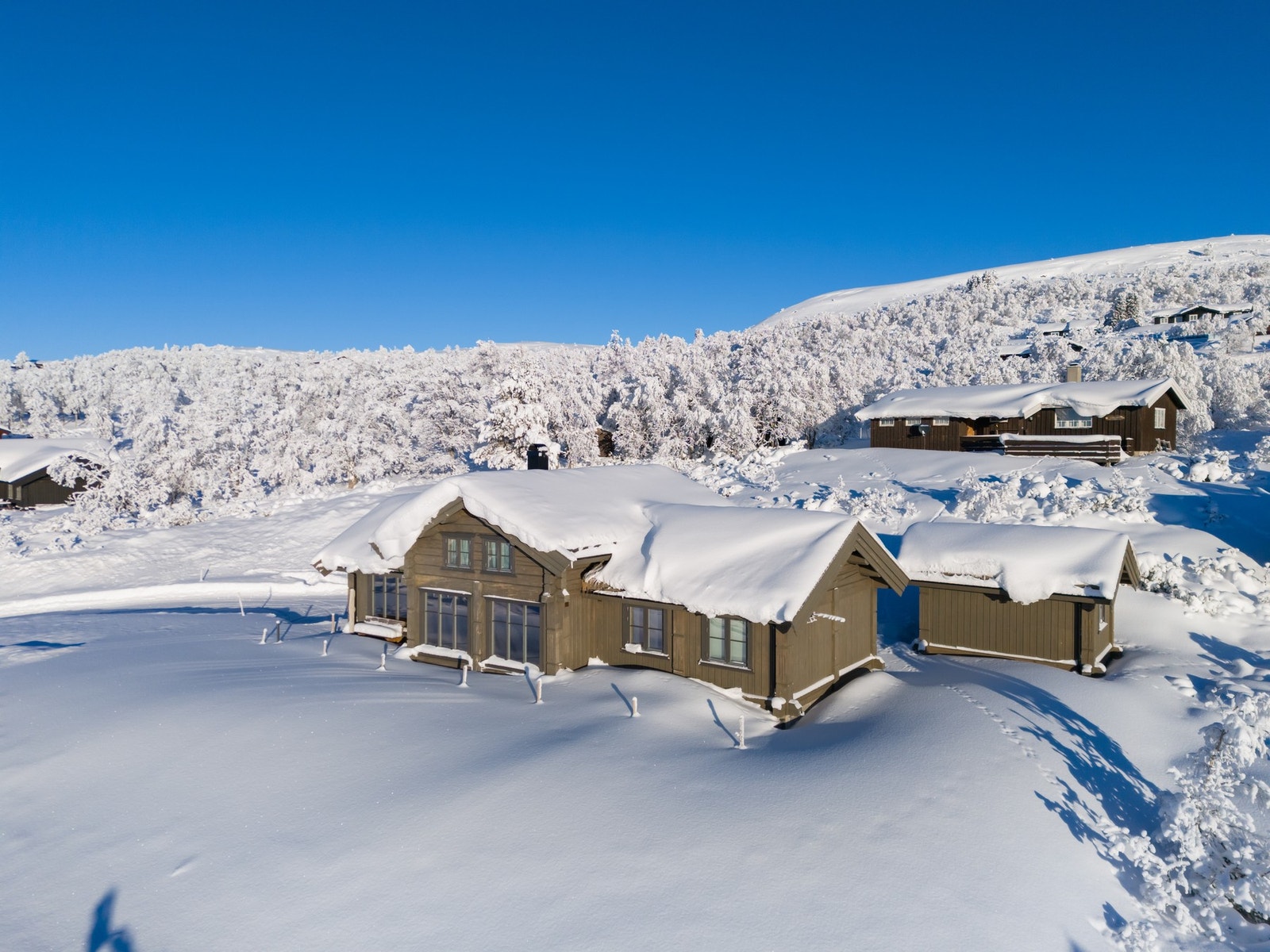 Lokal eiendomsmegler MNEF/Partner/Økonom Ådne Holestøl Hognerud har gleden av å presentere Kløkkvegen 7! (Foto: Terje Bjørnsen) Galleribilde