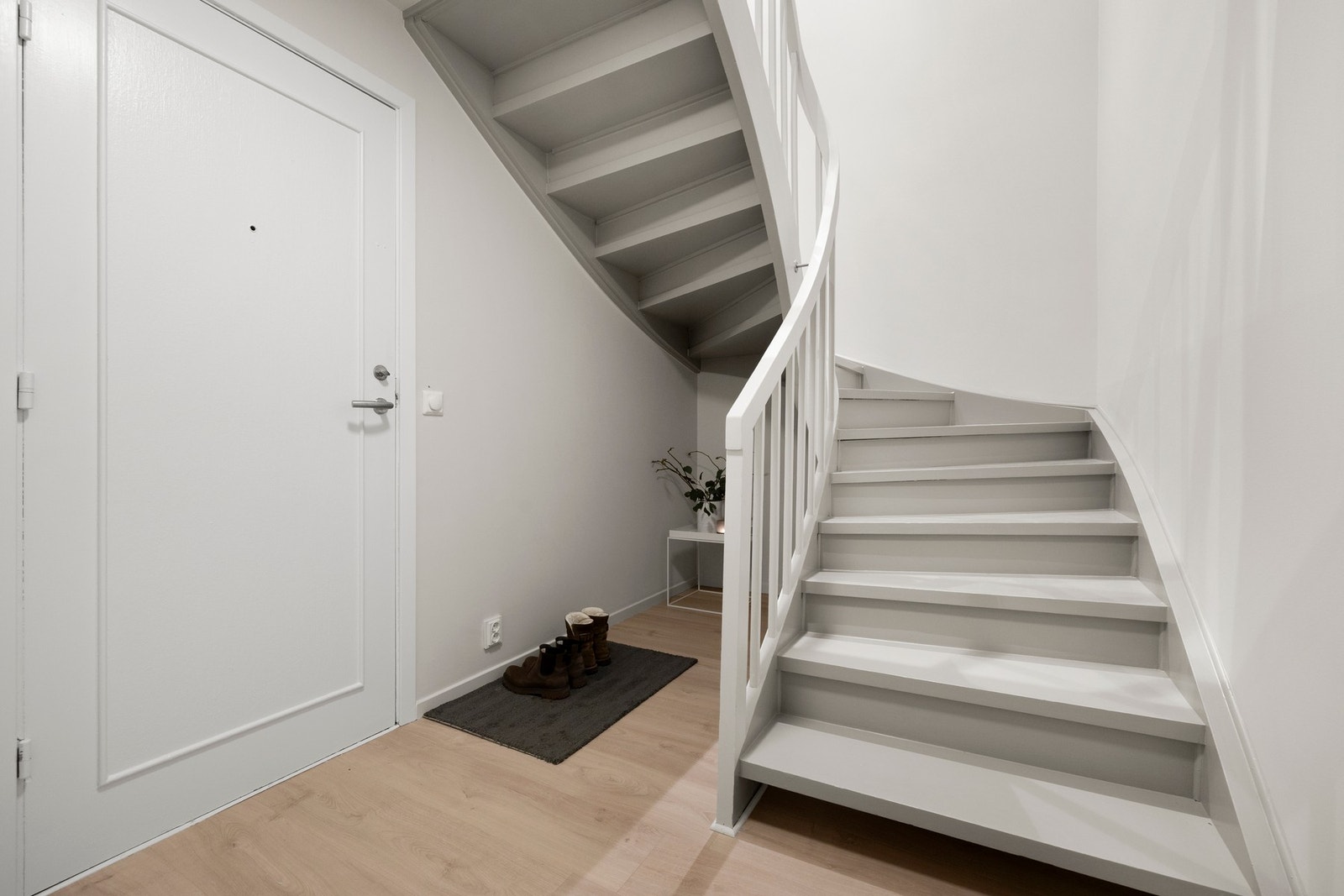 Entré plassert i 1. etasje. Galleribilde