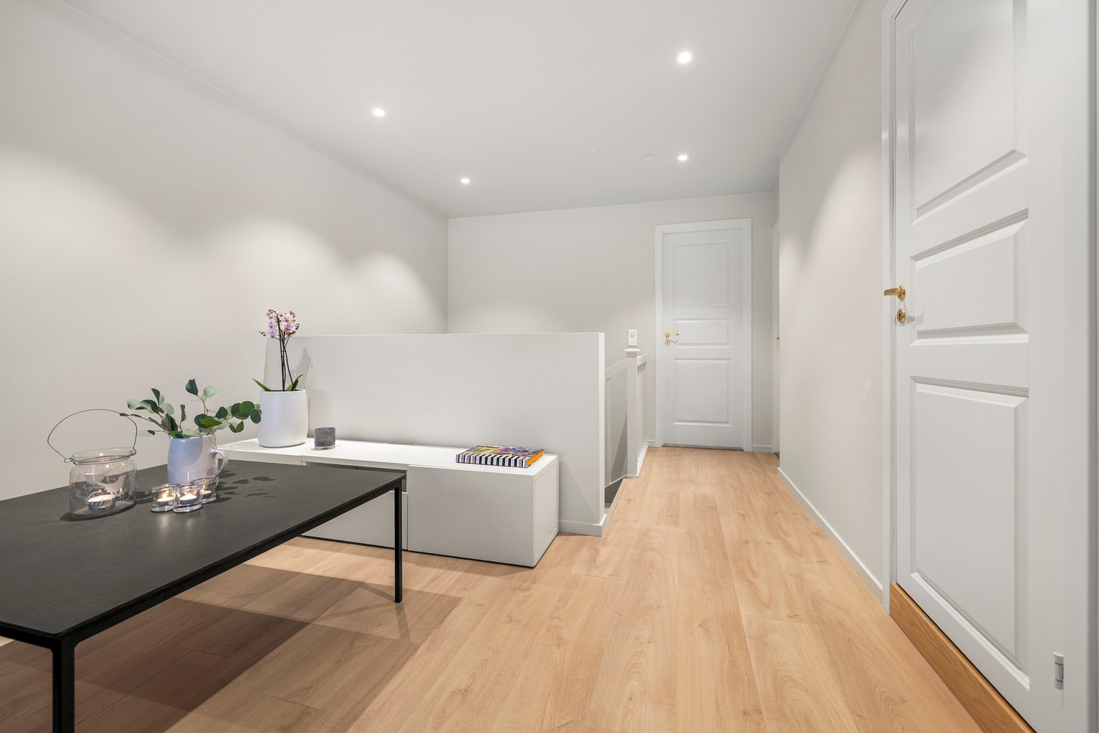 Utstrakt bruk av downlightsbelysning. Alt elektrisk i leiligheten er nytt. Galleribilde