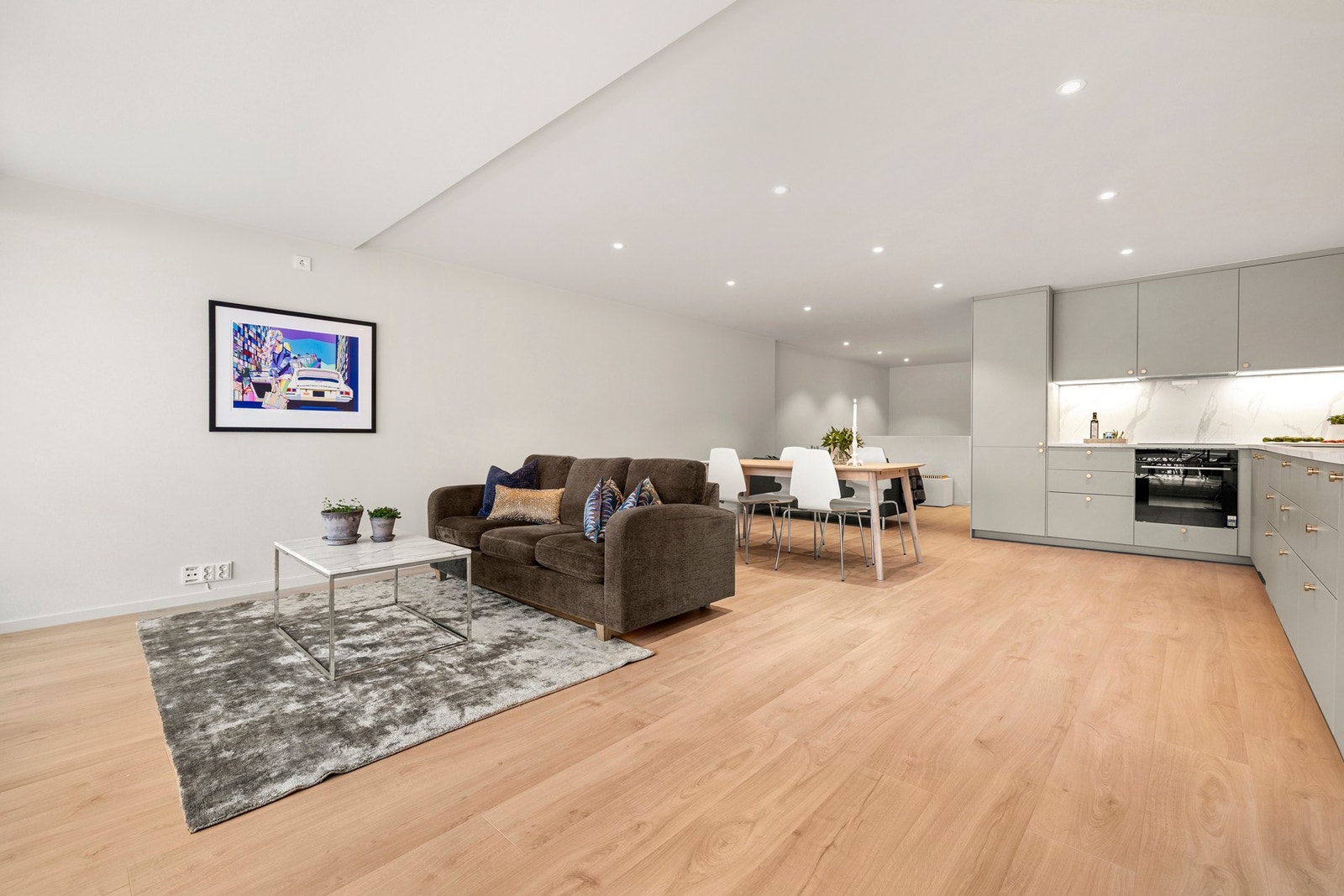 Det er behagelig gulvvarme i stue, kjøkken og gang. Galleribilde