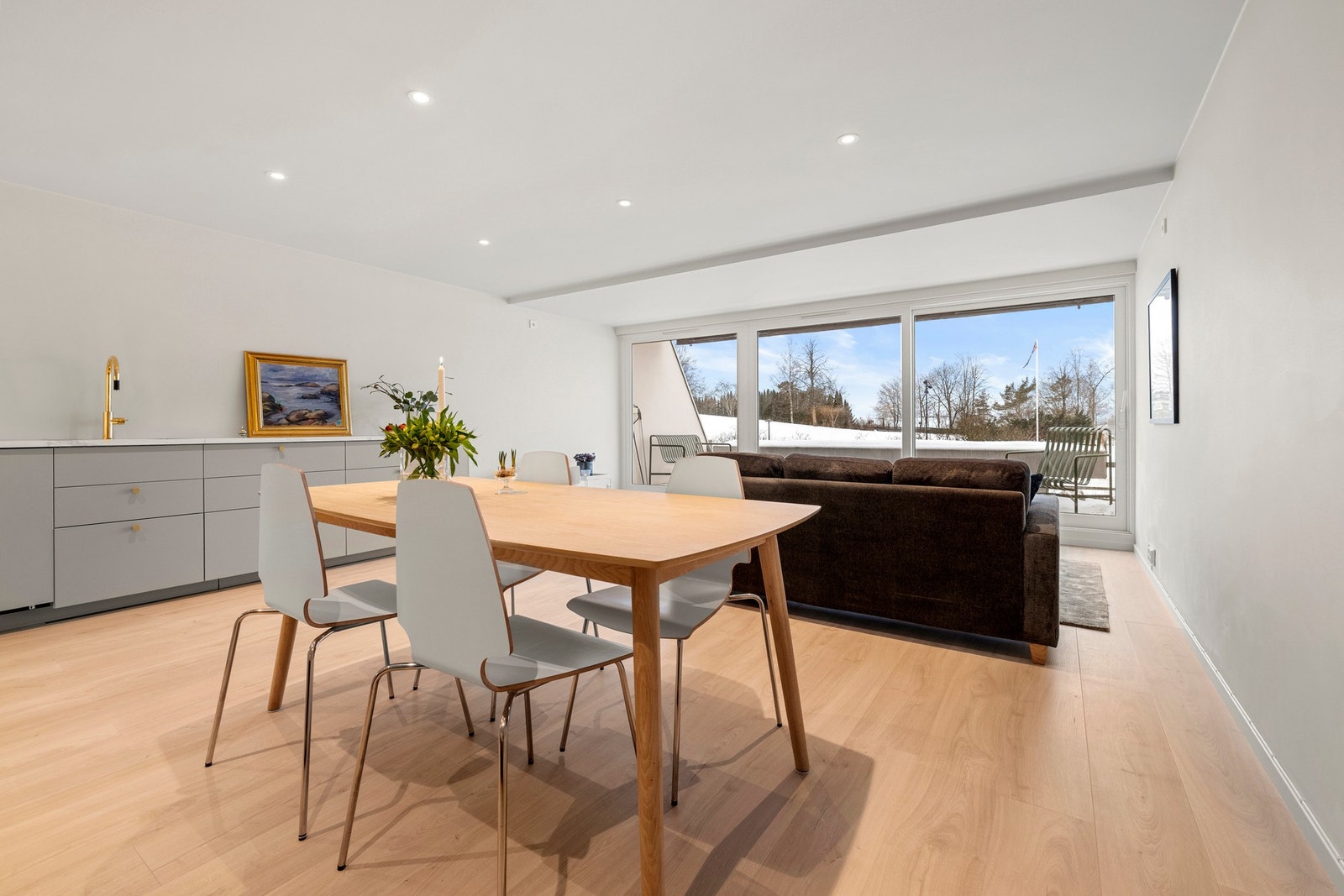 Leiligheten er pent oppusset og påkostet i 2025/2026, så her kan man flytte rett inn. Galleribilde