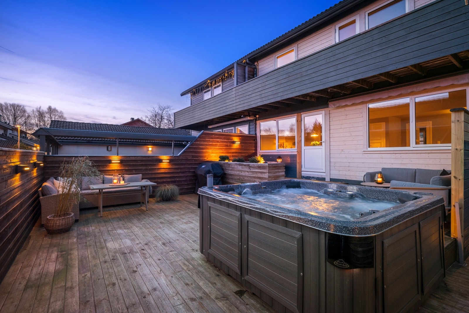 Fra stuen er det direkte utgang til boligens uteområde. Galleribilde