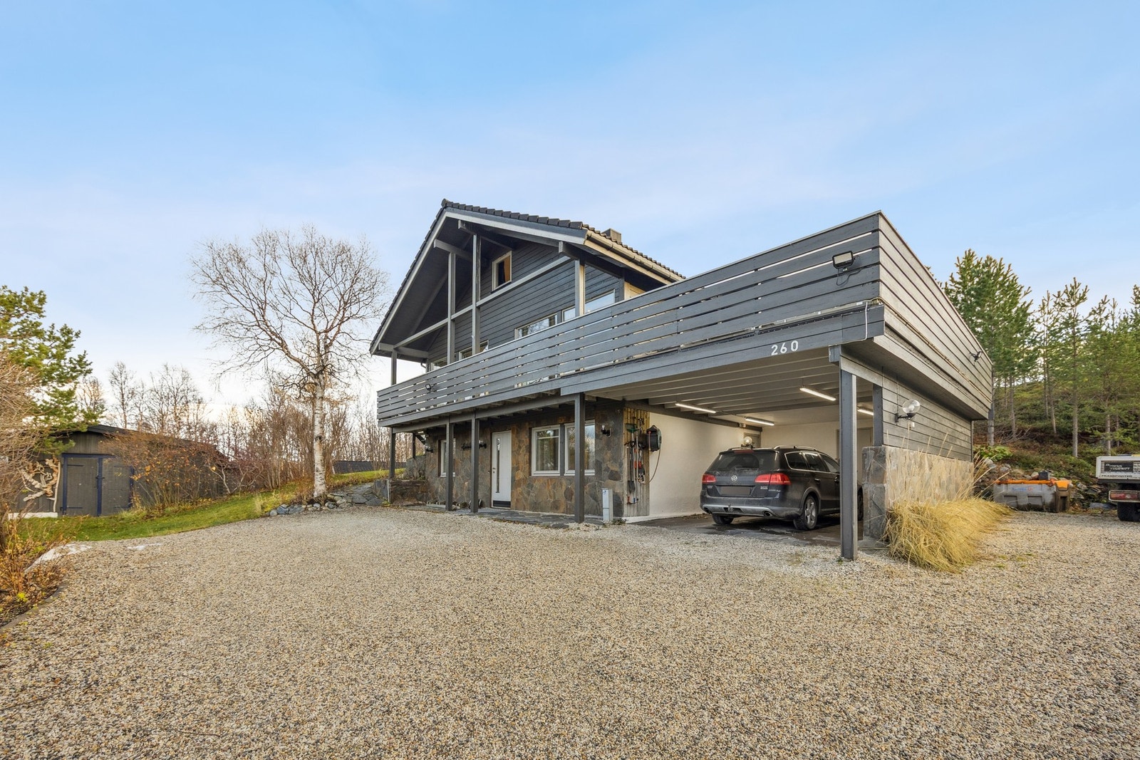 Boligen ligger ca. 3,5 km unna Lakselv sentrum Galleribilde