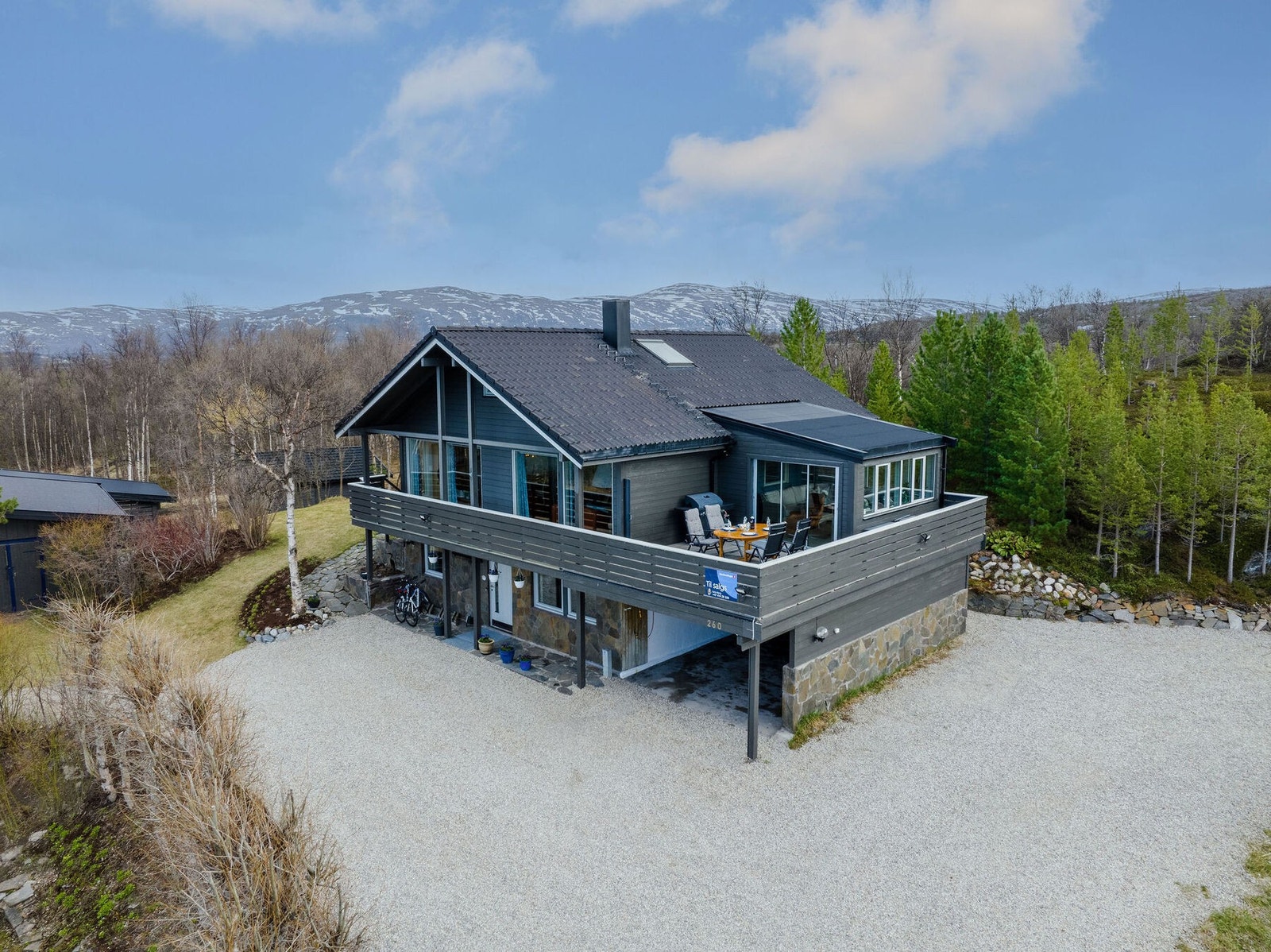 En innholdsrik enebolig med attraktiv og usjenert beliggenhet Galleribilde