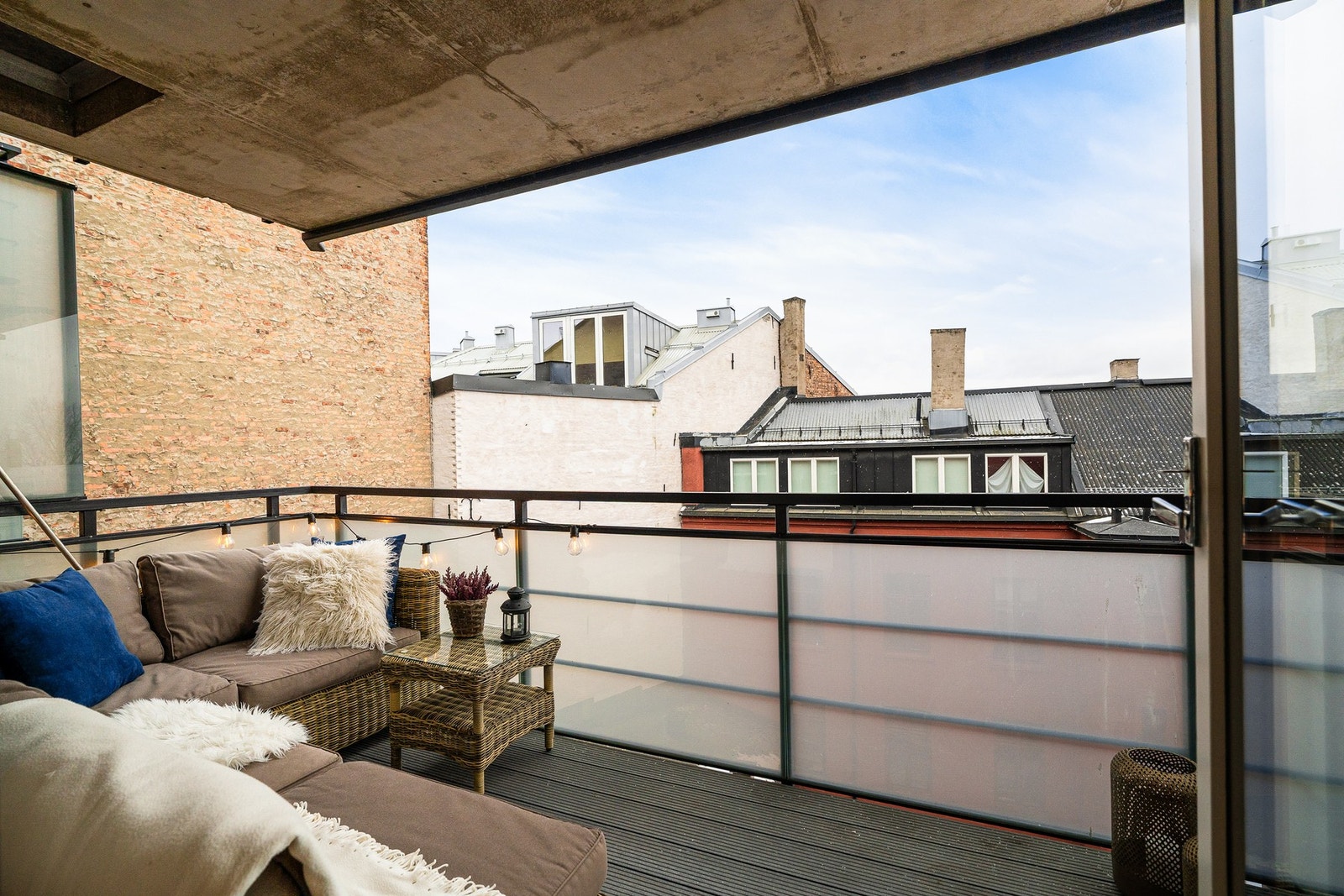 Fra stuen er det utgang til sydvendt balkong på ca. 8kvm. med svært gode solforhold. Galleribilde