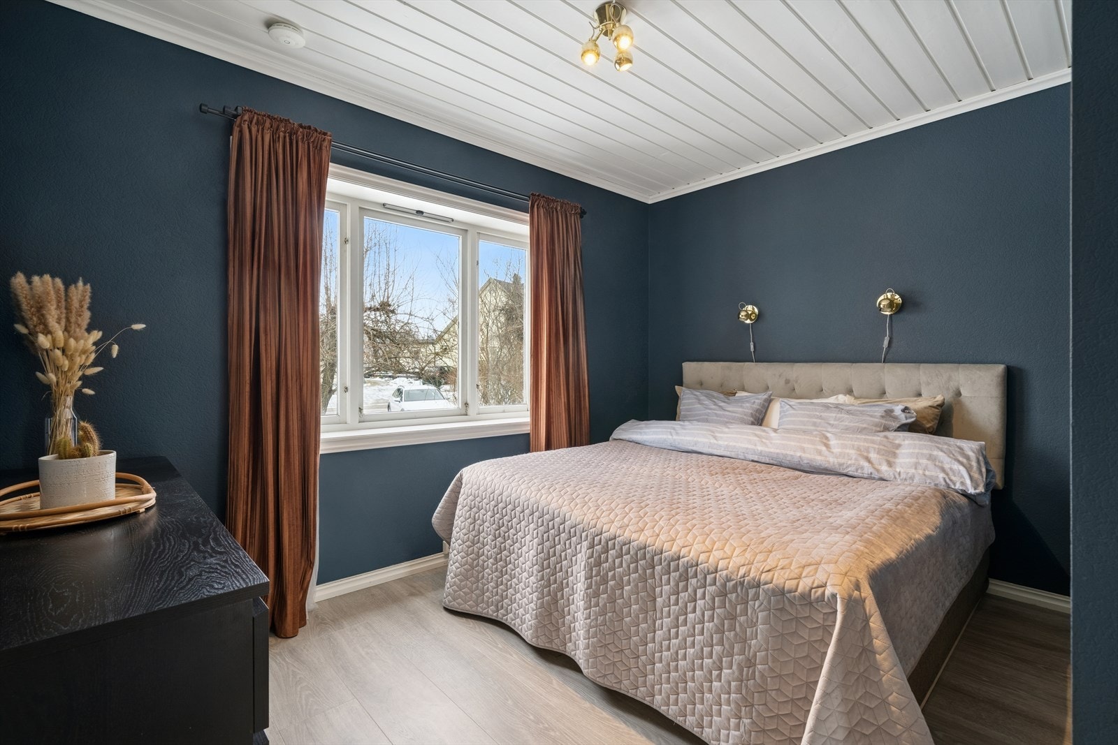 Soverommet er oppført med duse farger, noe som passer fint inn på soverommet. Galleribilde