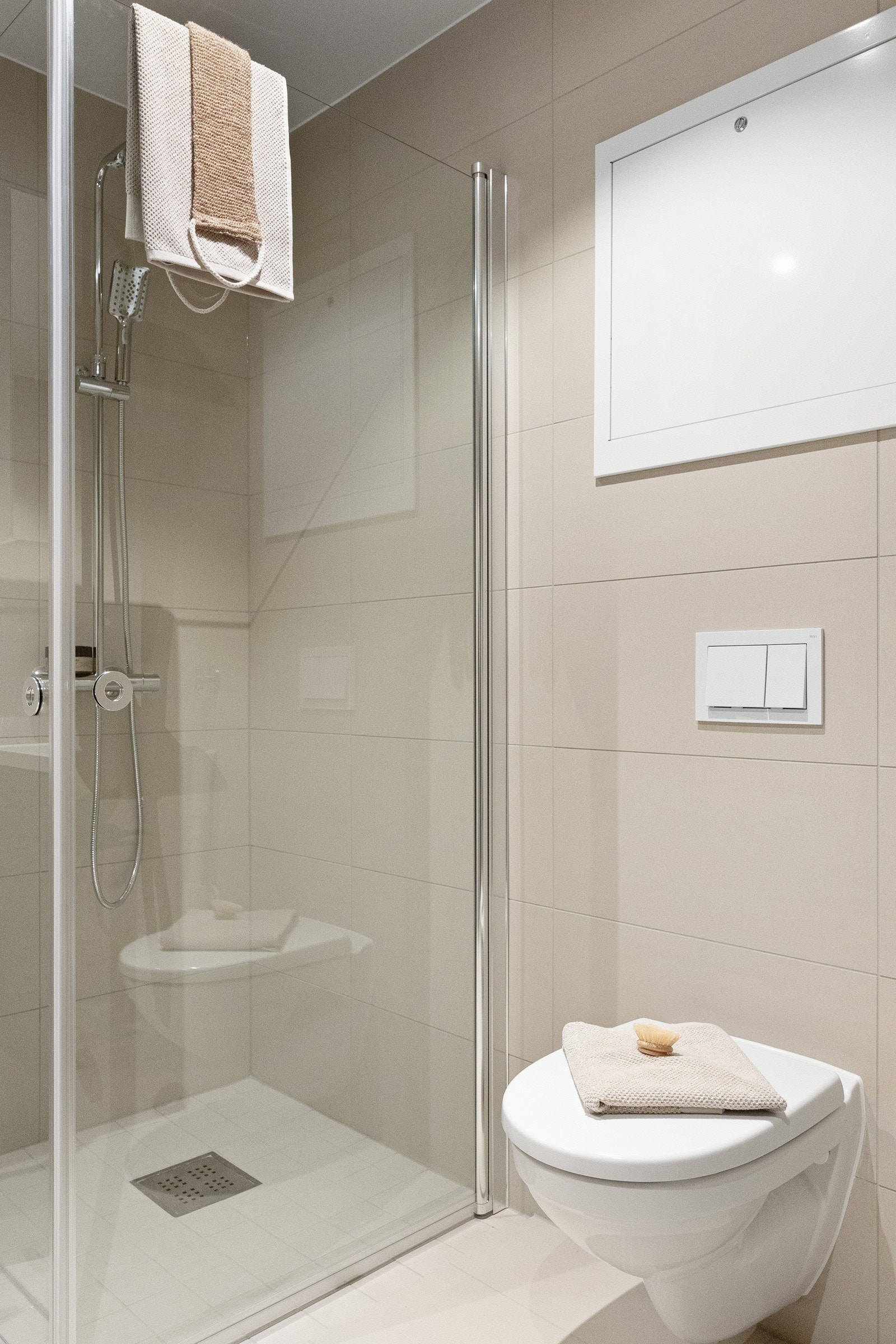 Vegghengt wc. Varmekabler i gulv. Galleribilde