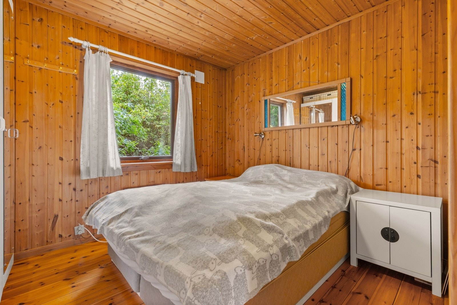 Boligen har totalt fire soverom - to i 1. etasje og to i 2. etasje. Galleribilde