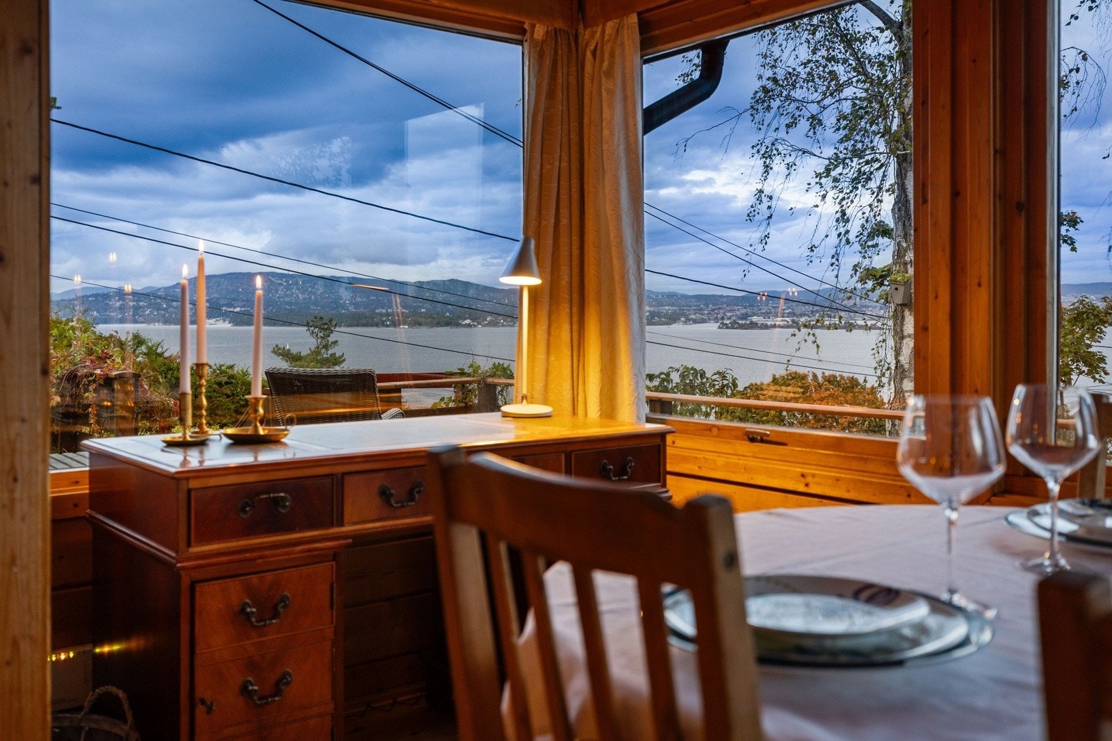 Spesielt stemningsfull når byen lyser opp på kveldstid. Galleribilde