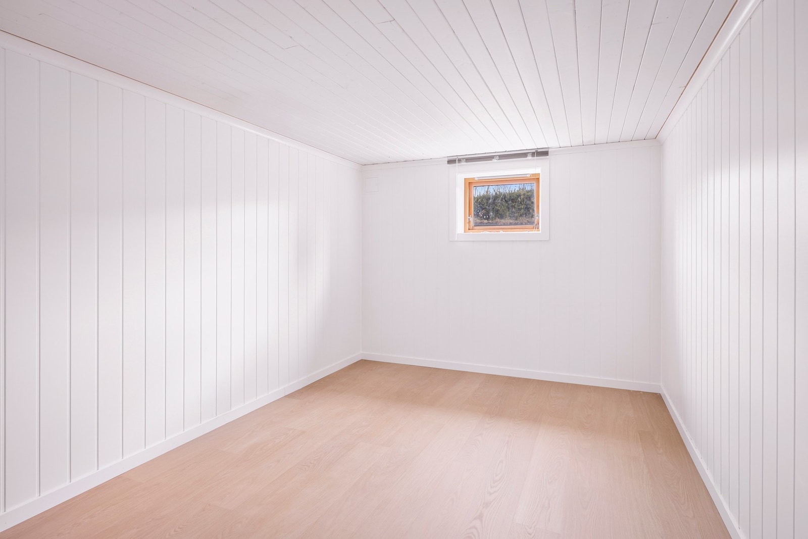 Kjelleretasjen er innredet med flere rom som gir fleksible bruksmuligheter. Galleribilde