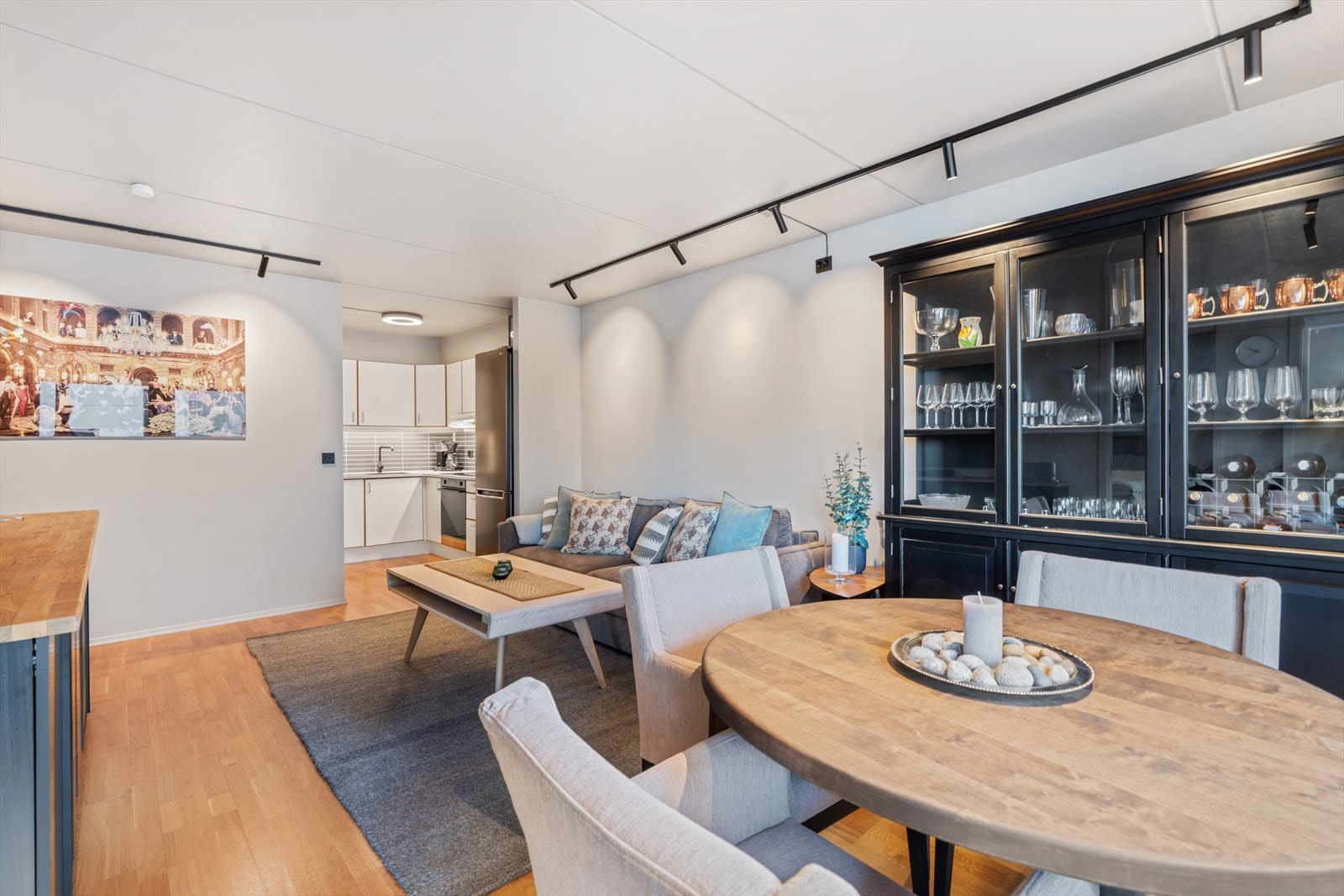 Stue mot kjøkken Galleribilde