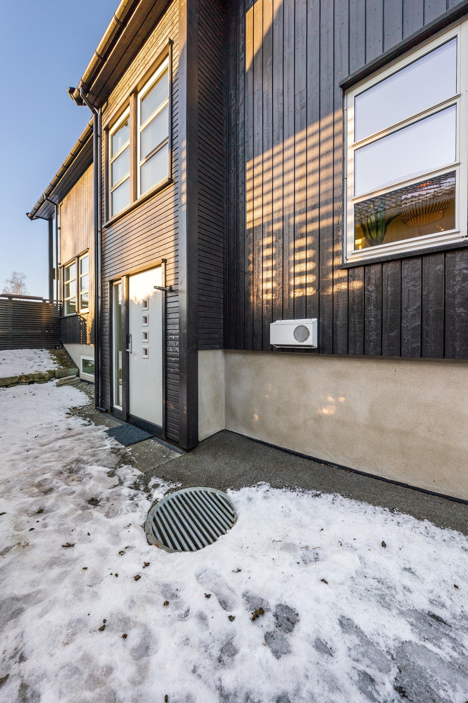 Inngang underetasje. Galleribilde