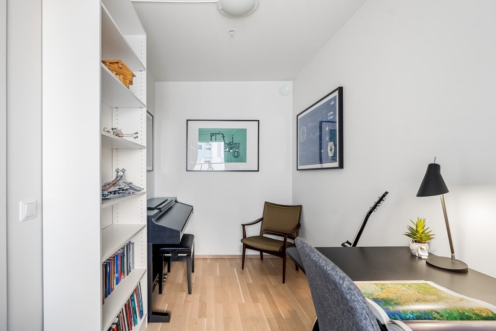 Rommet har plass til seng, nattbord, garderobeløsning og evt. skrivebord. Galleribilde