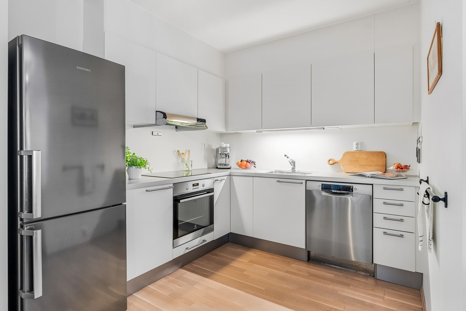 På kjøkkenet er plassen godt utnyttet. Galleribilde