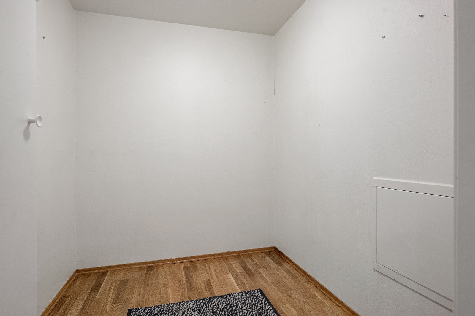 En innvendig bod gir ekstra, praktisk lagringsplass. Galleribilde