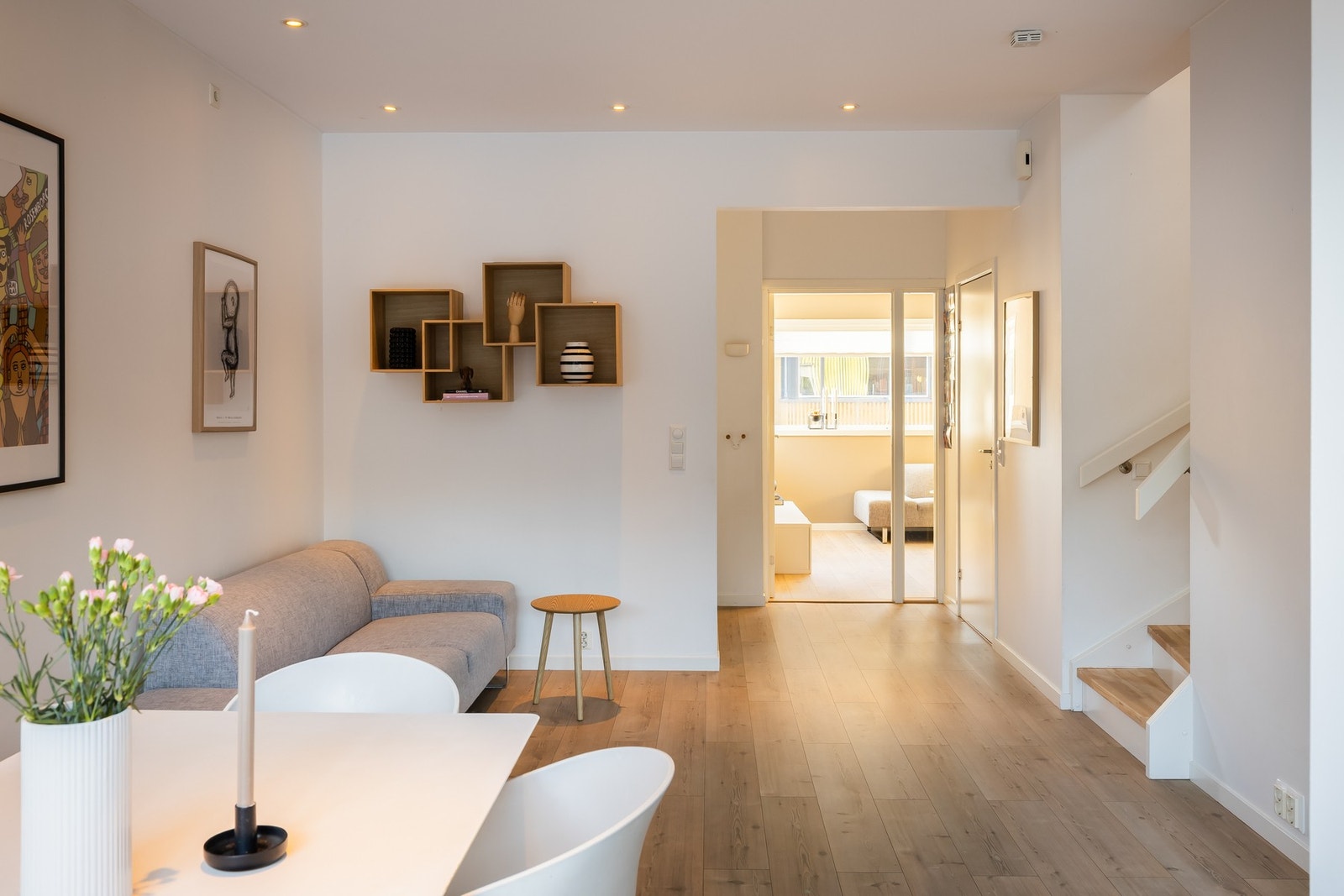 Man balansert ventilasjonsanlegg med varmegjenvinner i begge etasjer. Galleribilde