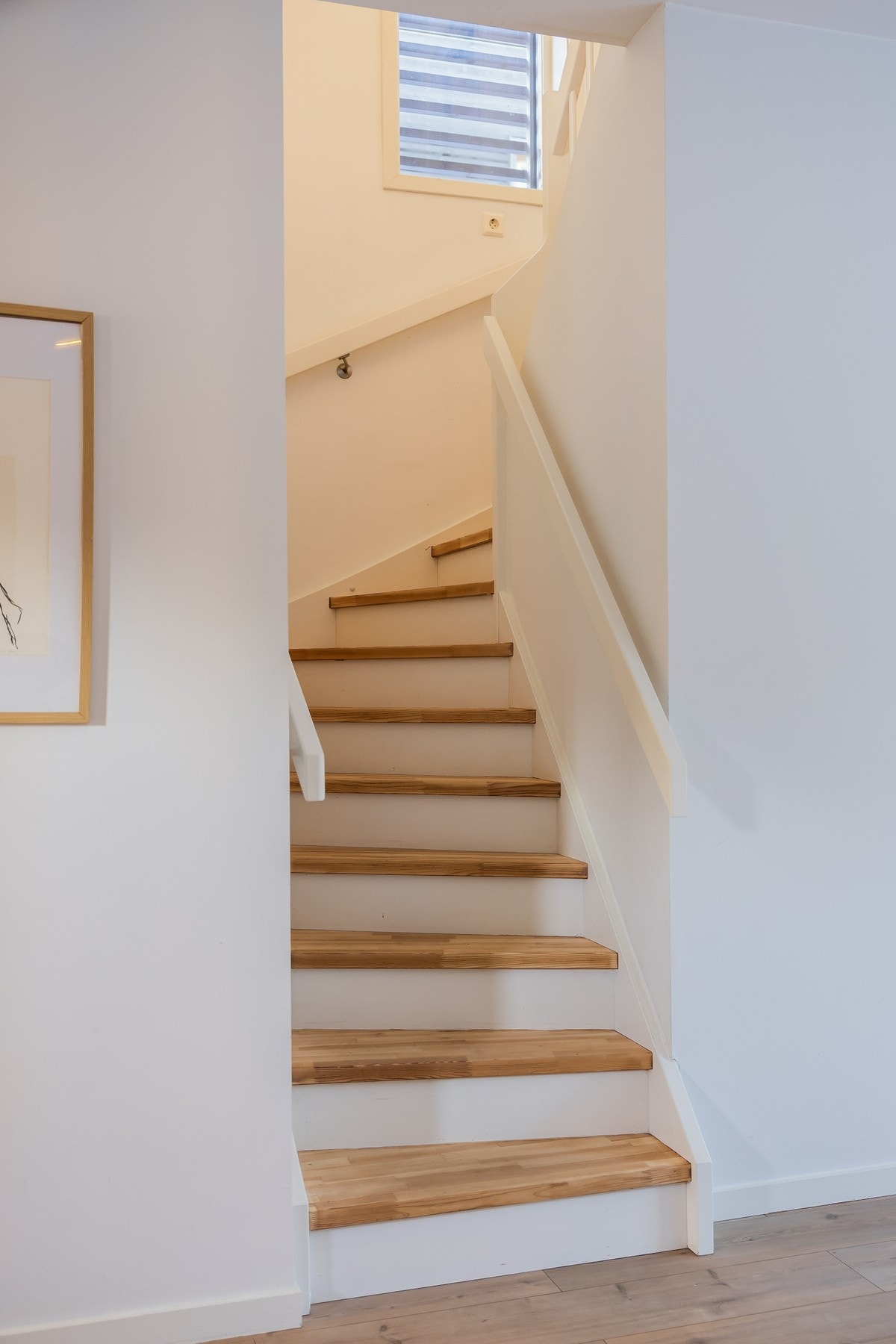 Trappeløp til 2. etasje. Galleribilde