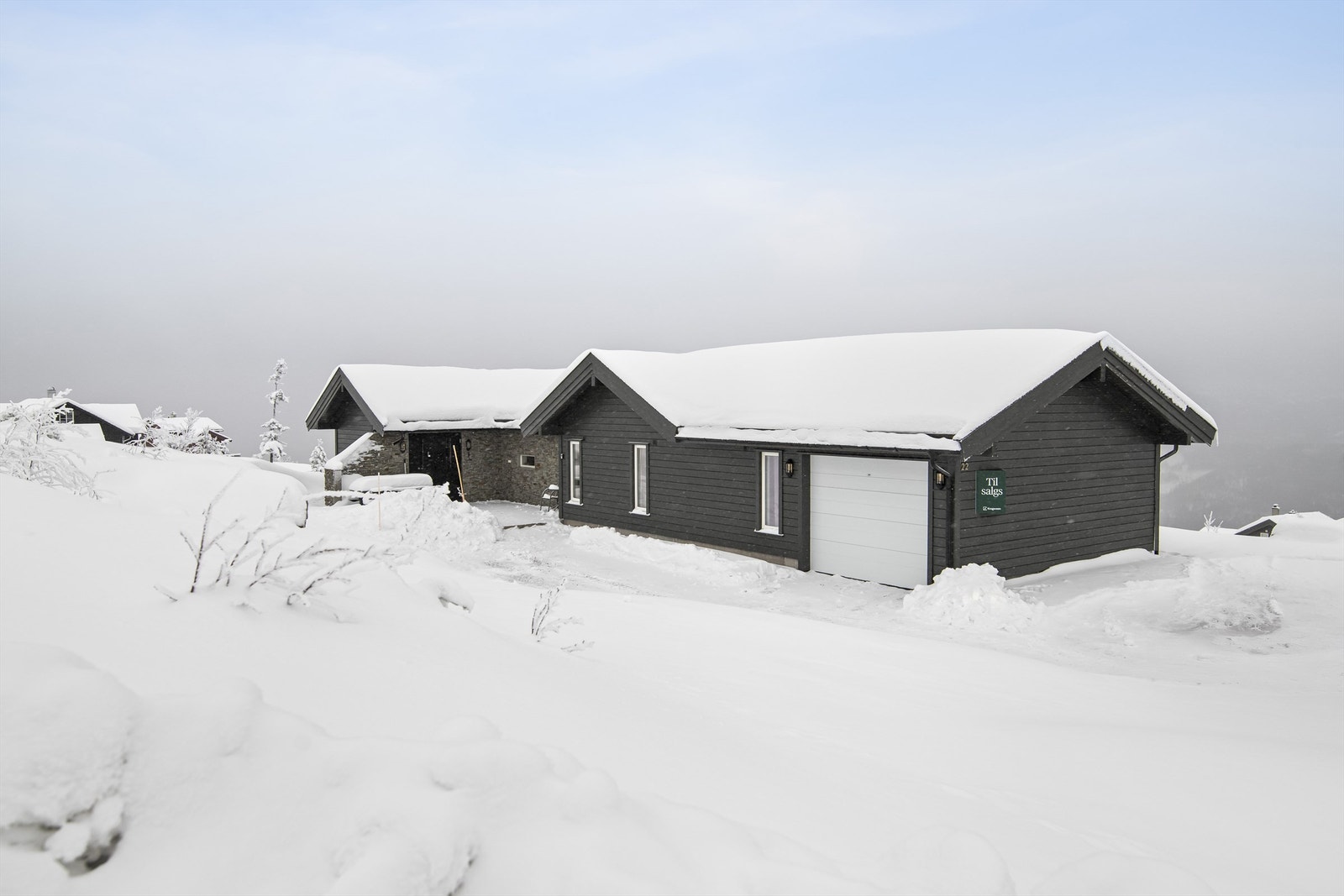 Garasje og stor gårdsplass Galleribilde