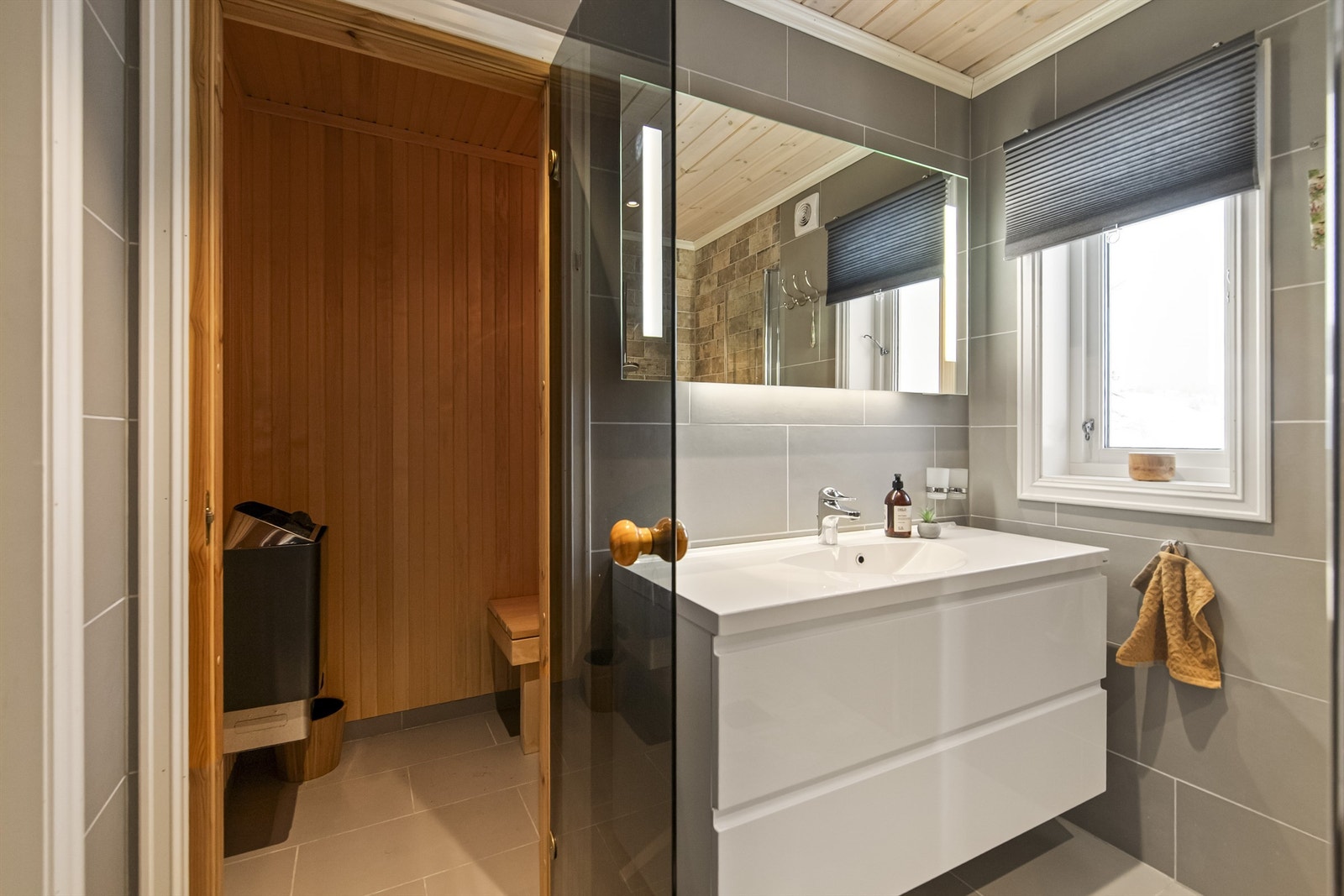 Delikat bad med badstue Galleribilde