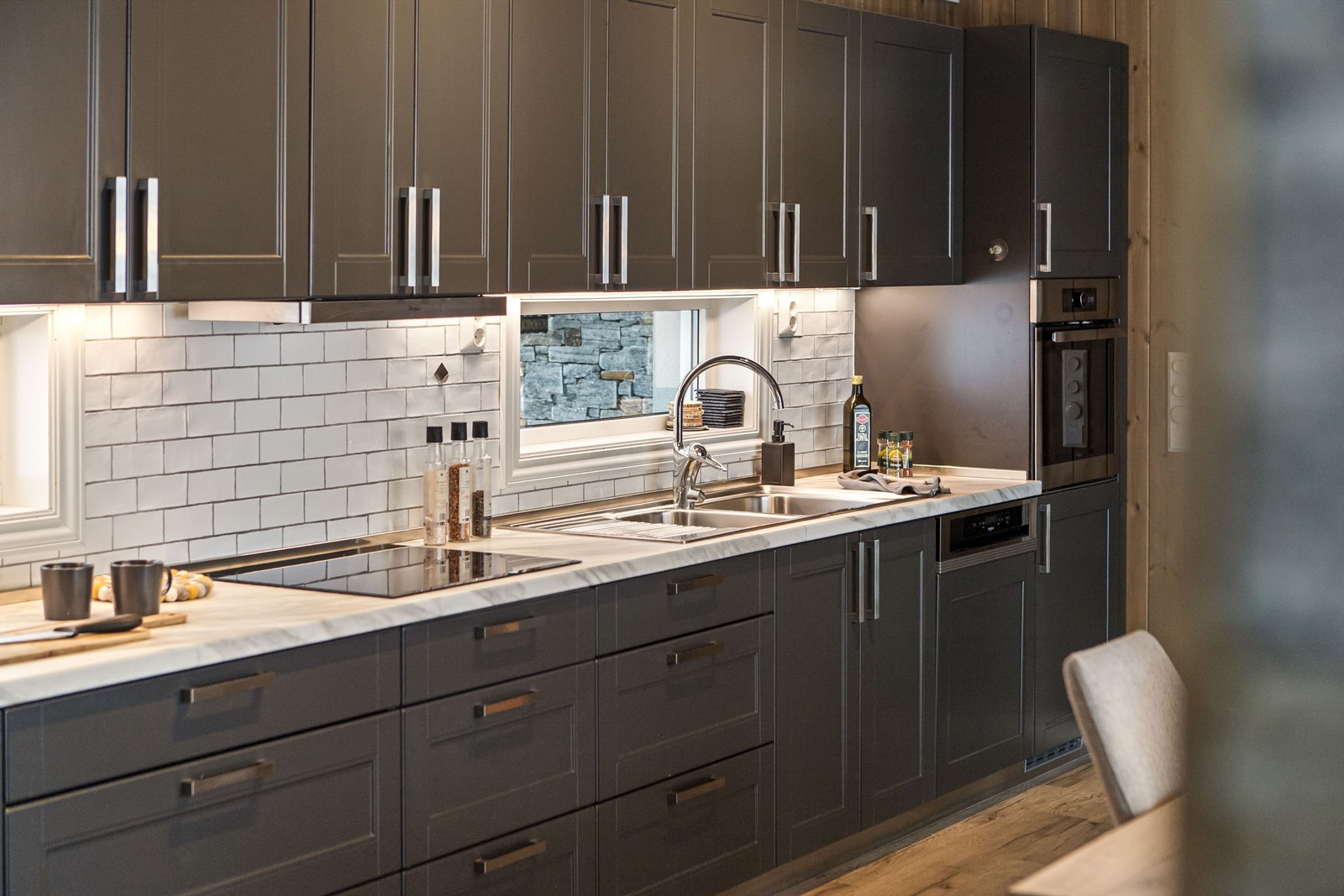 Integrerte hvitevarer fra byggeår medfølger handelen Galleribilde