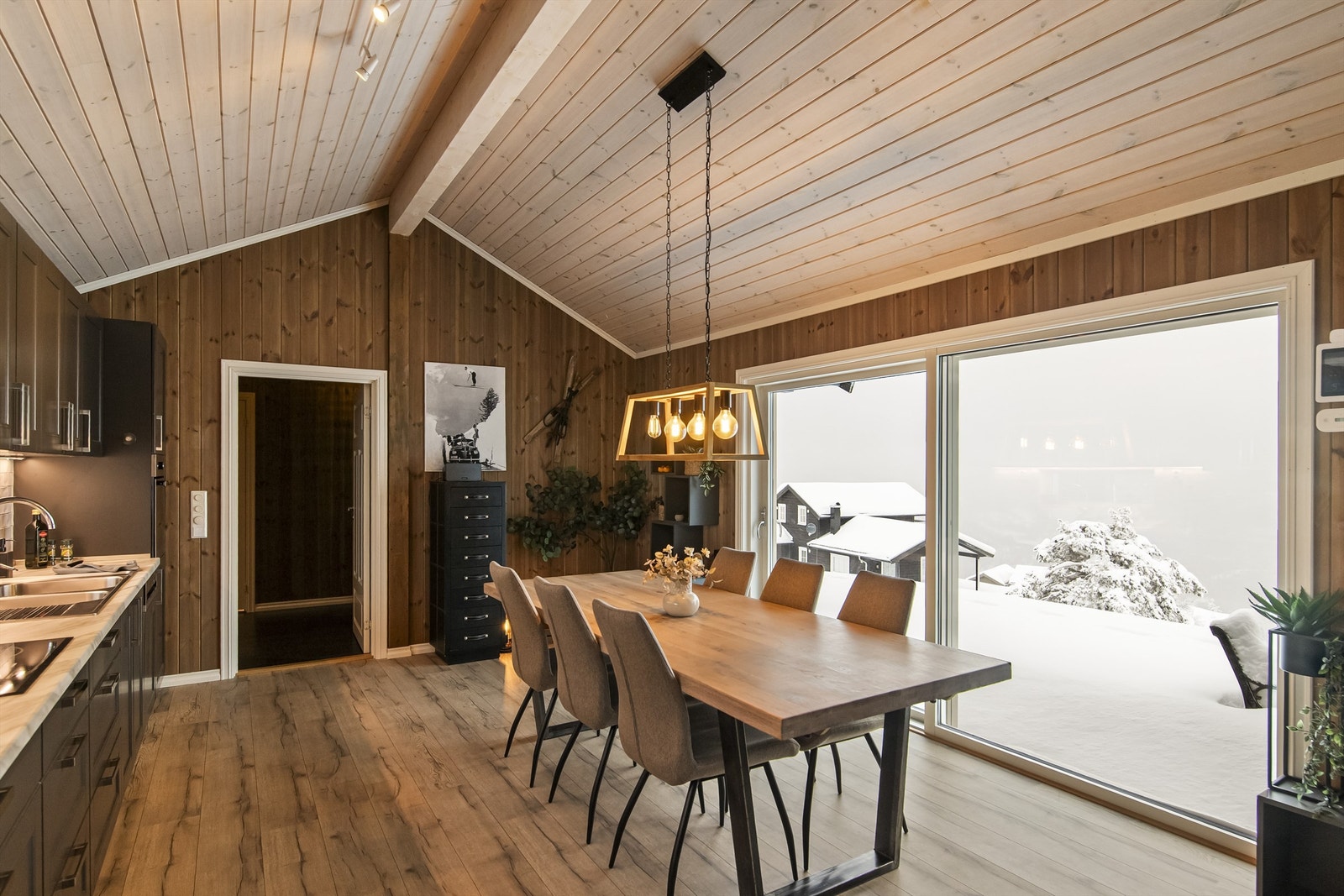 Lekre og lune fargevalg er gjennomgangående i hytten Galleribilde