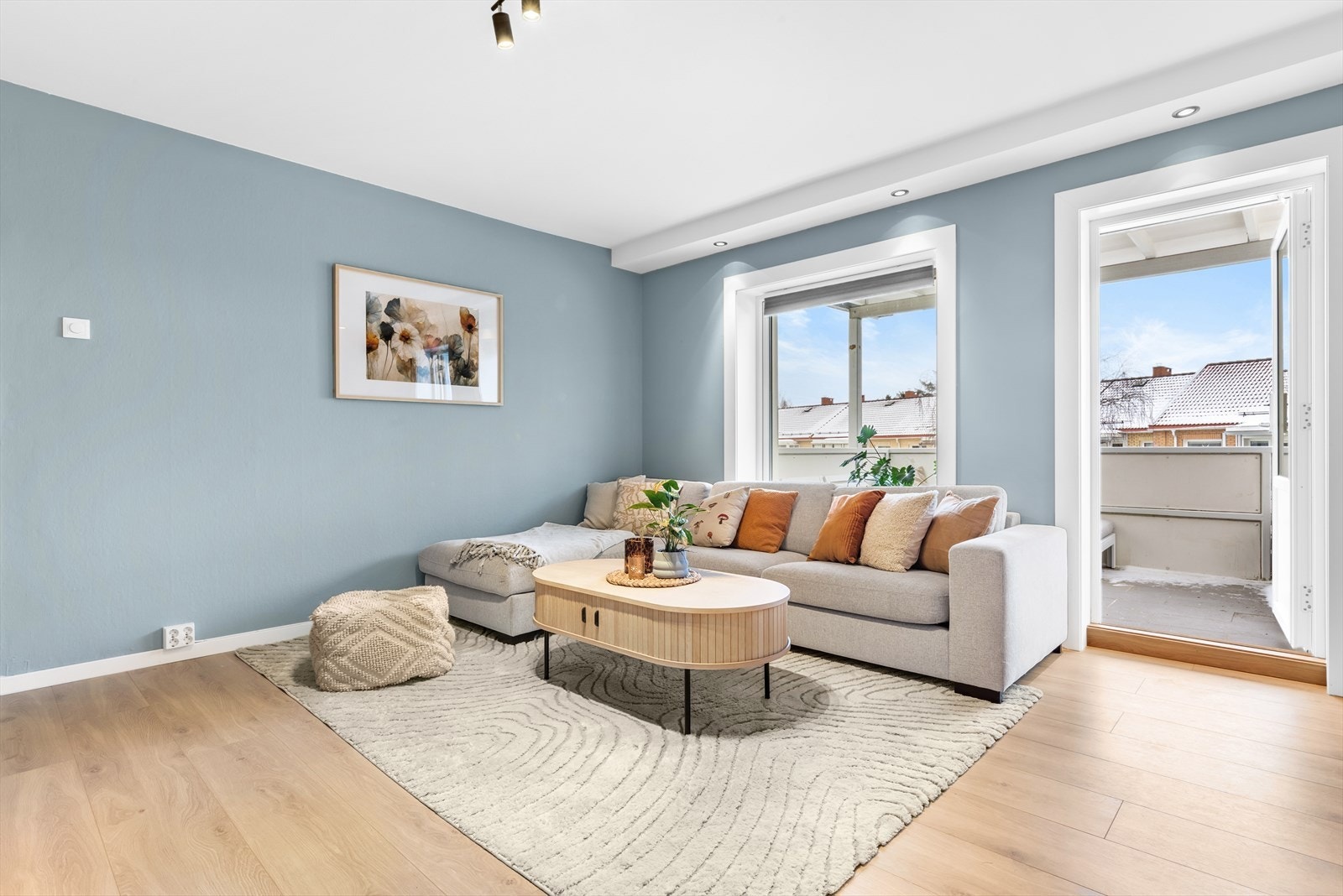 Vinduene samt balkongdøren i leiligheten ble skiftet i regi av borettslaget i 2021 Galleribilde