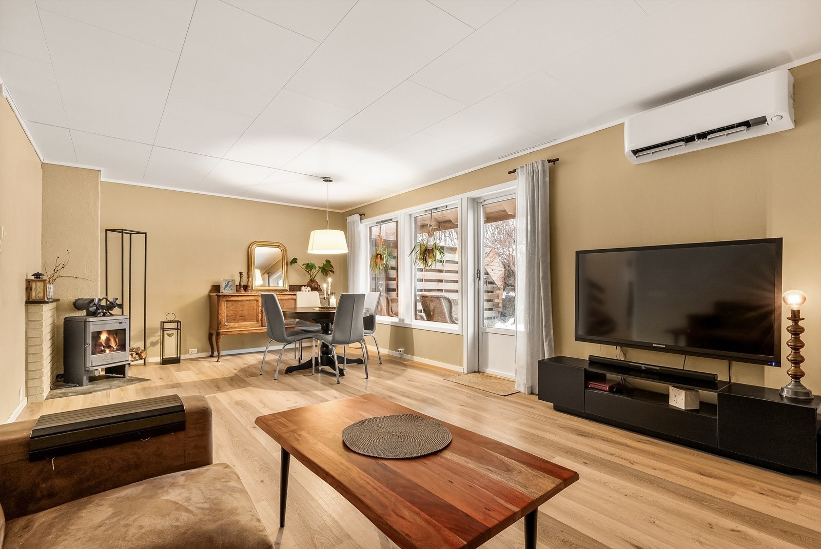 Velkommen til Liafaret 53. Innholdsrikt rekkehus med te soverom, garasje, terrasse og god standard. Foto: Karl Filip Kronstad. Galleribilde