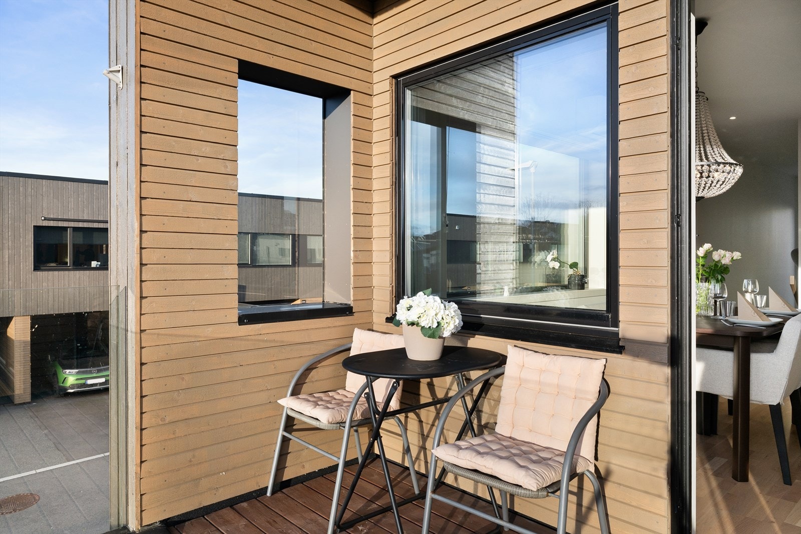 Fra kjøkkenet er det utgang til en sørvest-vendt balkong. Galleribilde