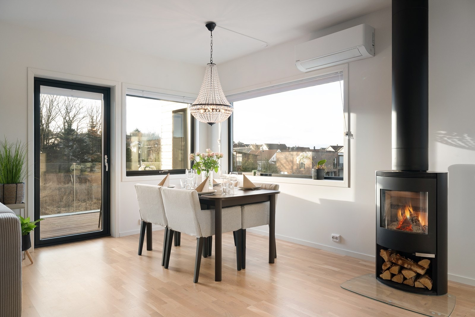 Det er også plass til spisebord. Galleribilde