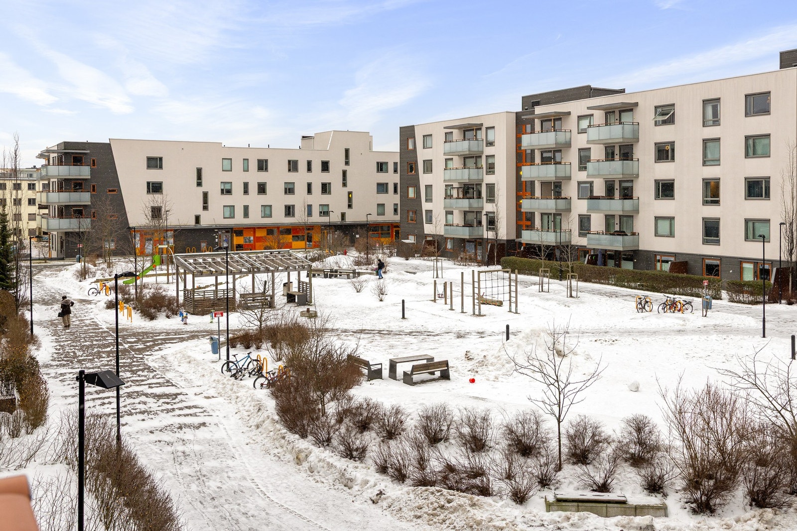 Hyggelig utsyn mot frodige fellesområder. Galleribilde