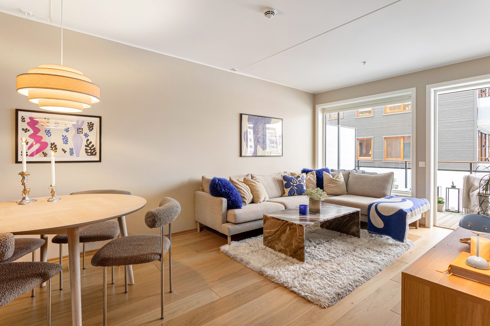 Dette er en innbydende 3-roms leilighet beliggende i byggets 3. etasje med heisadkomst. Galleribilde