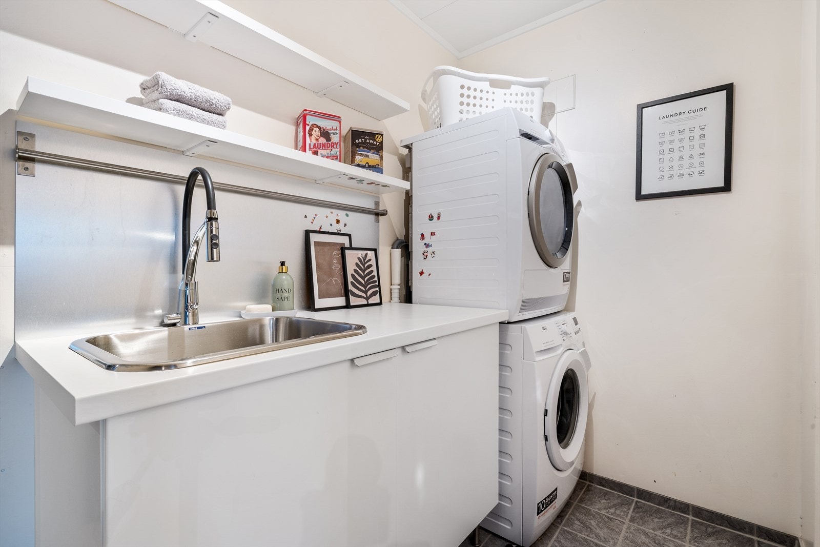 Eget vaskerom som bidrar til en mer oversiktlig og praktisk hverdag Galleribilde