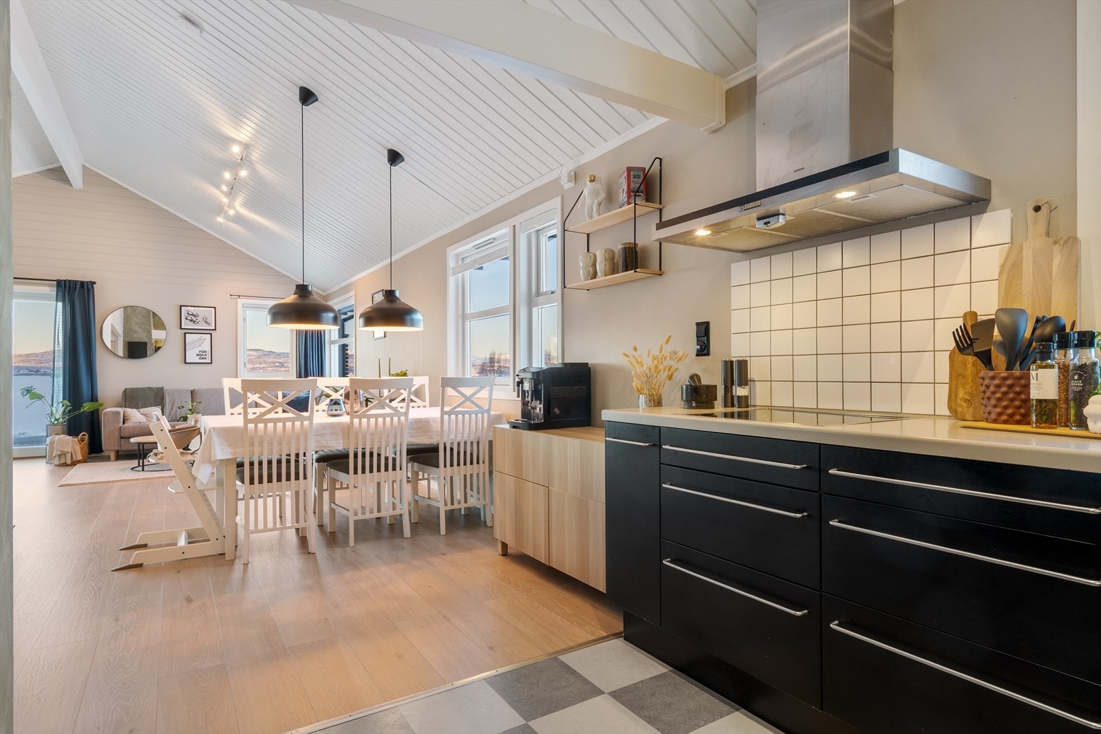 Hvitevarer fra Whirlpool og Bosch Galleribilde