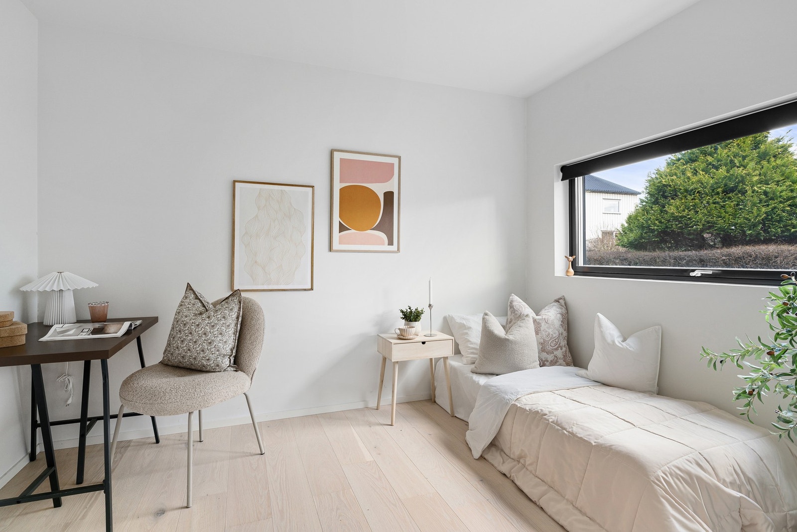 Med nøytrale overflater, er alle rommene lette å møblere og tilpasse etter egne ønsker. Galleribilde