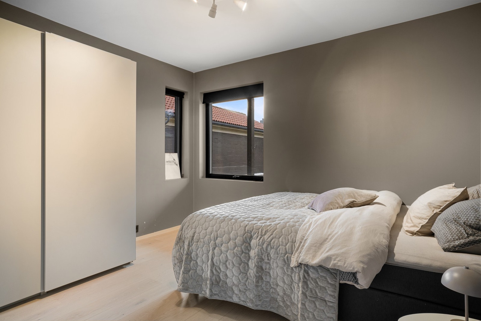 I 1. etasje finner du tre av boligens soverom. Galleribilde