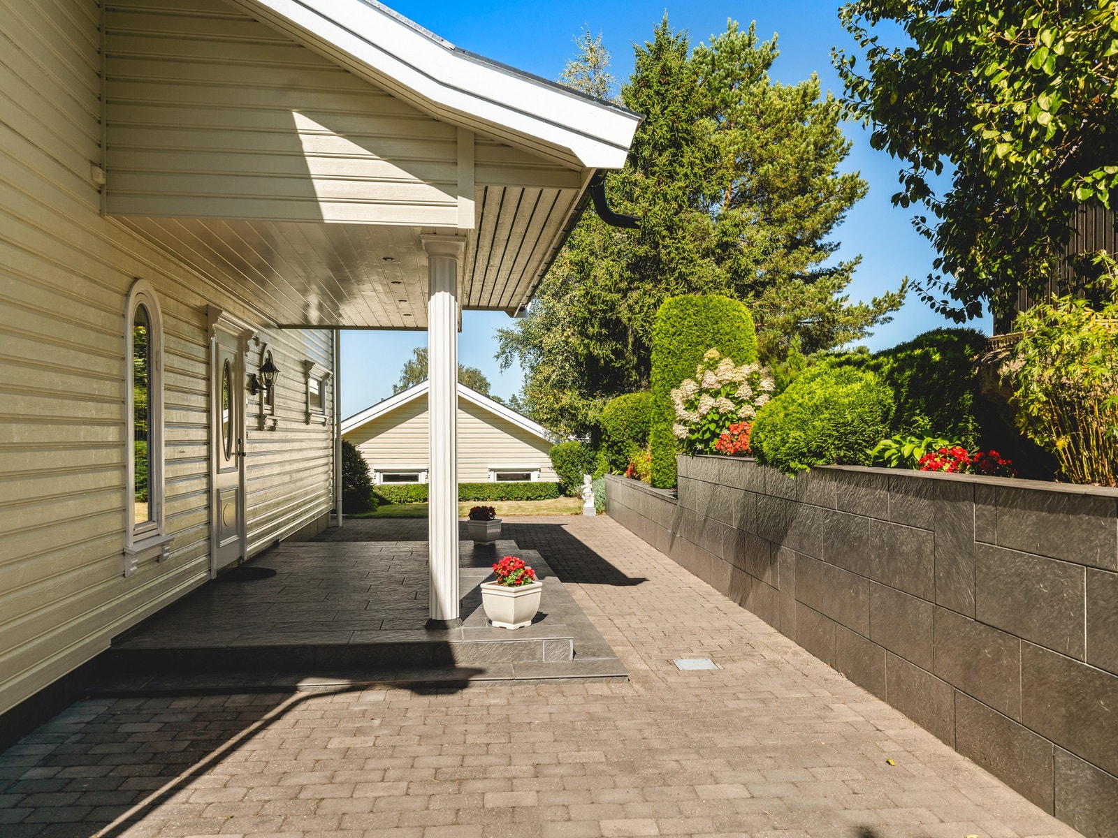 Inngangsparti. Galleribilde