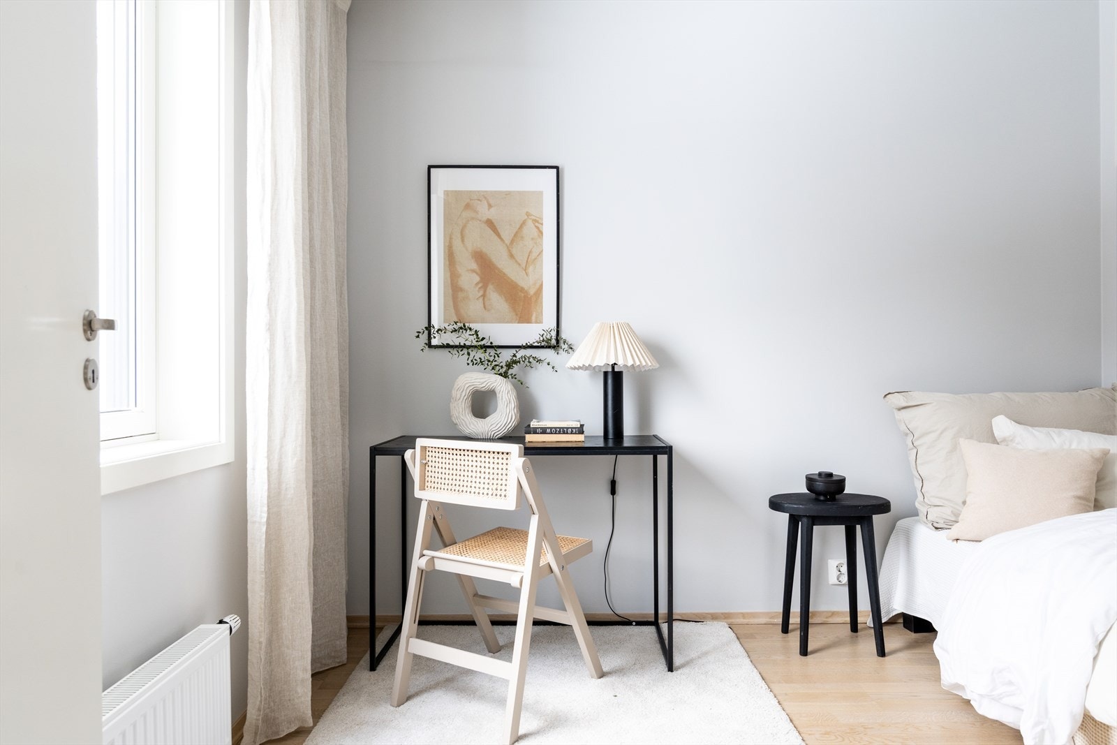 Soverom 2 har plass til både seng og øvrige møbler. Galleribilde