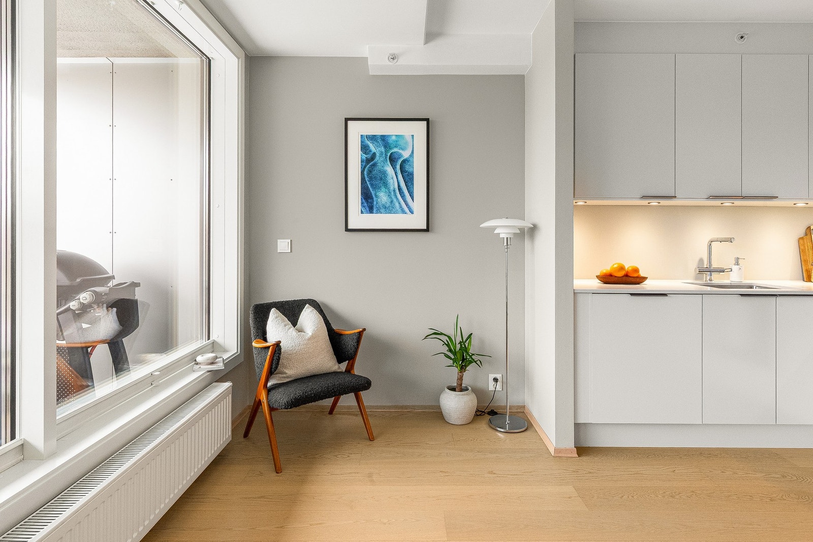 Videre er boligen tilknyttet balansert ventilasjonsanlegg med varmegjenvinning. Galleribilde