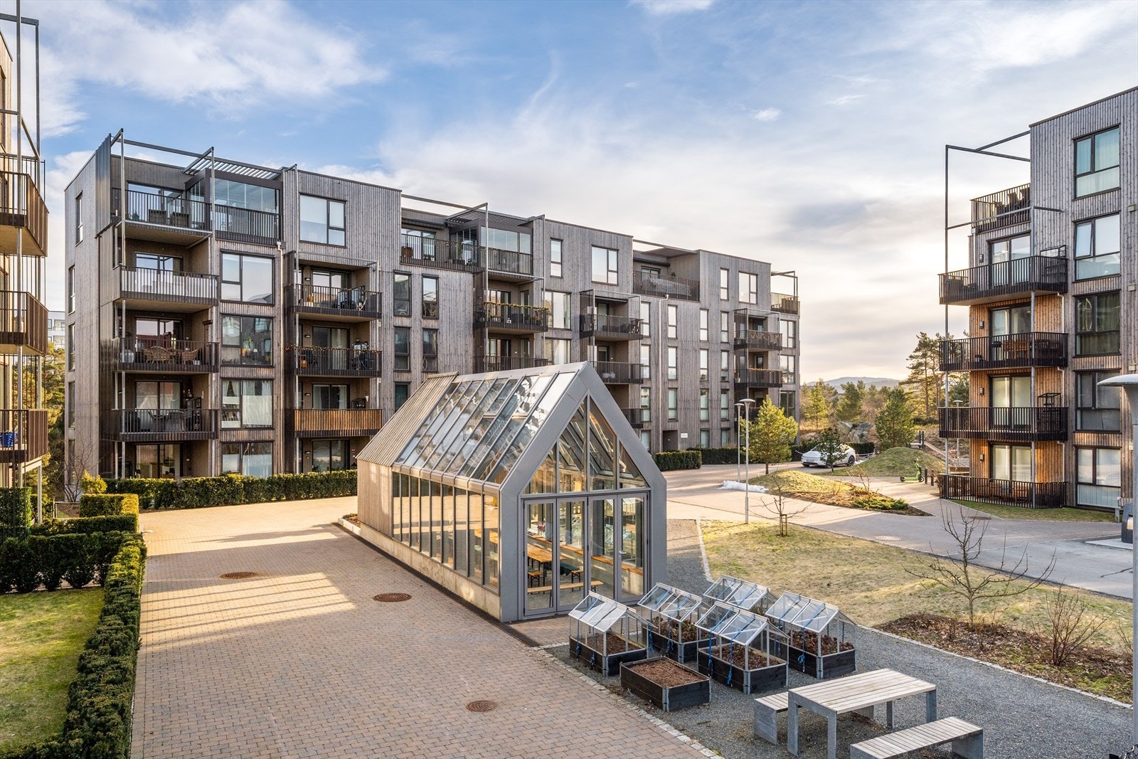 Flotte fasader og med eget orangeri tilhørende sameiet. Galleribilde