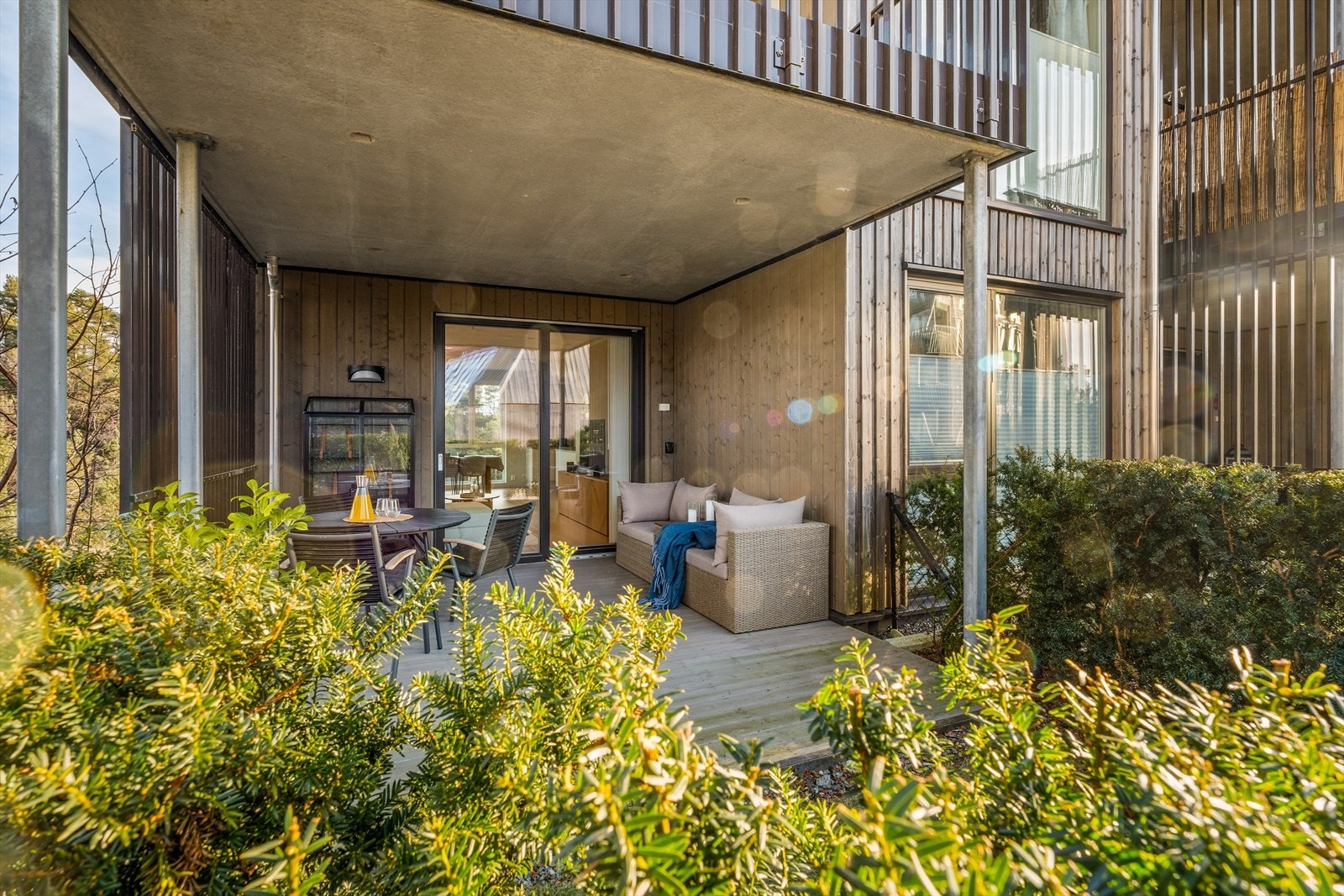 Overbygget terasse på ca 14,6m², som kan nytes uansett vær. Galleribilde