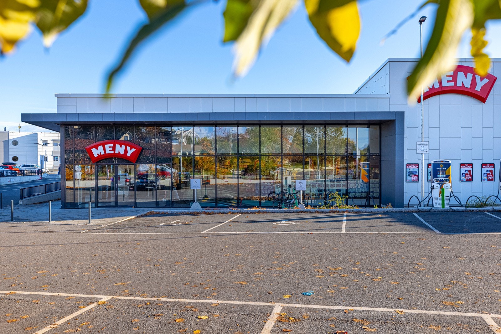 Det ligger flere matbutikker innen kort avstand. Galleribilde