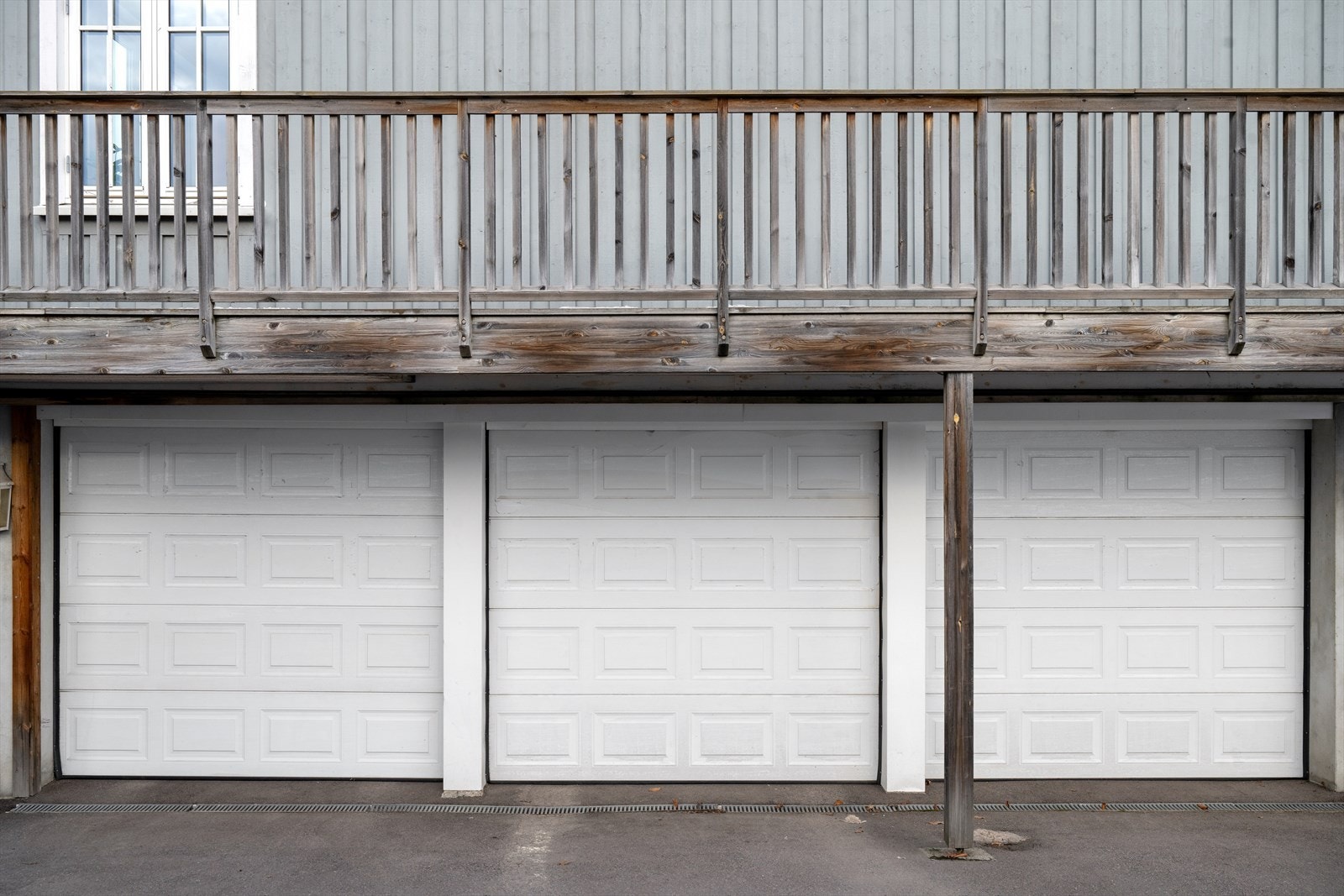 Parkering i garasje under boligen. Galleribilde