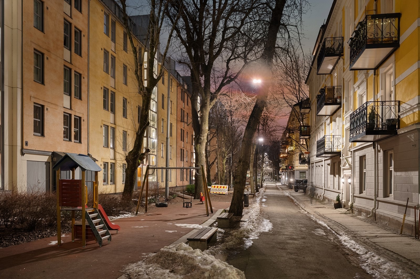 Lassons gate er en stille og tilbaketrukket gågate uten gjennomgangstrafikk, noe som gir et fredelig bomiljø. Galleribilde
