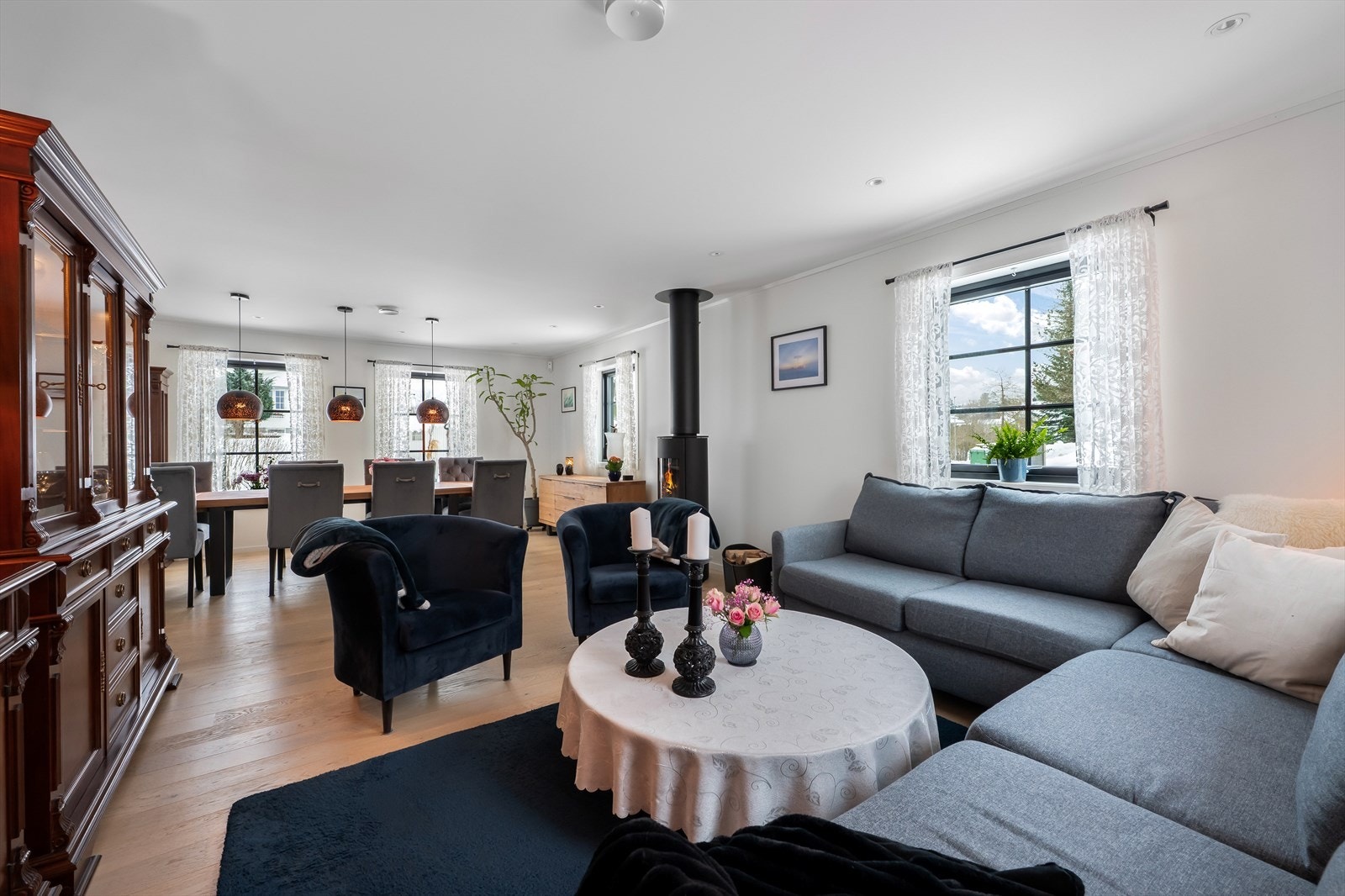 Her er det god plass til og invitere til hyggelige selskap. Galleribilde